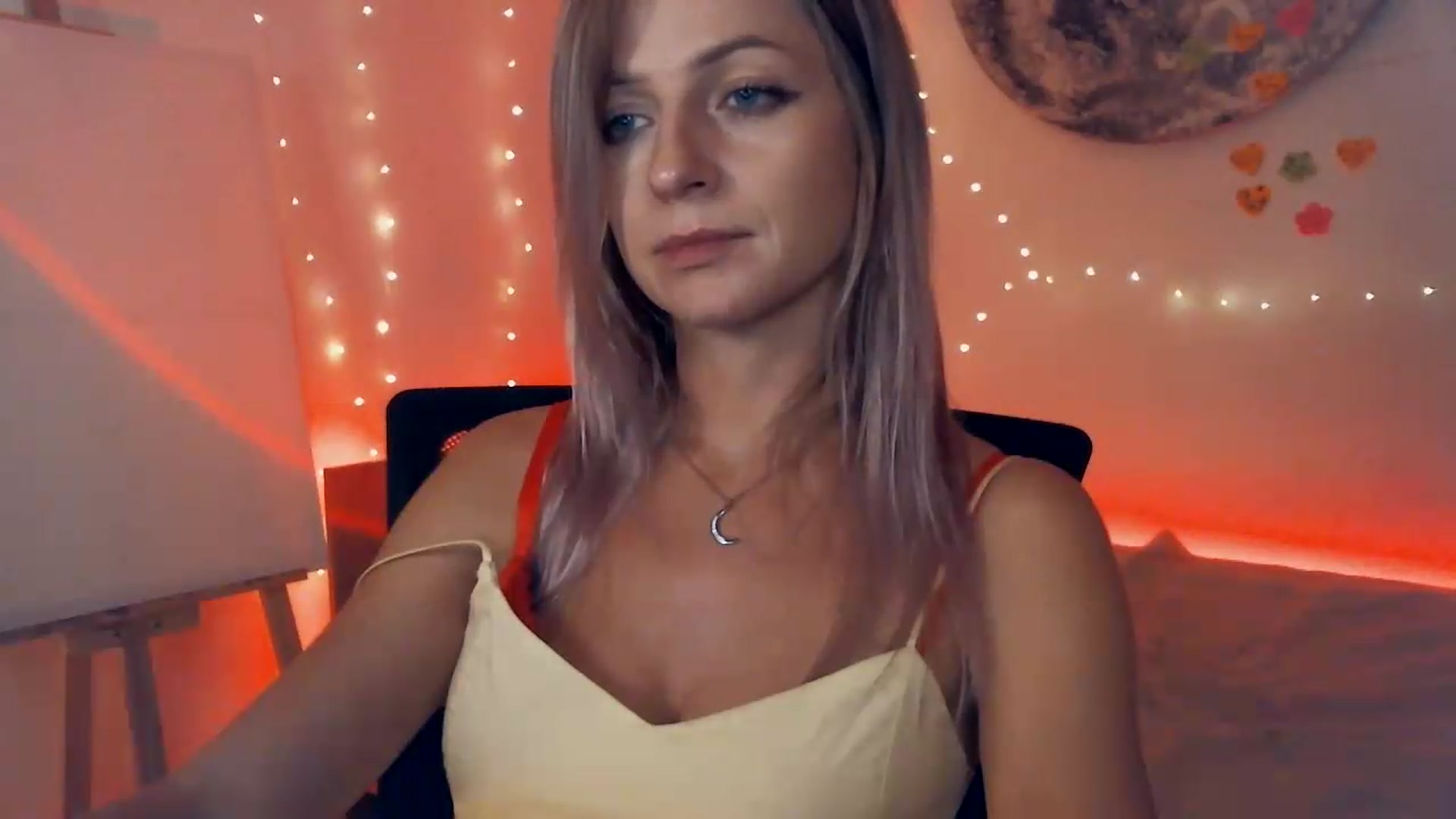 Gallery image thumbnail from Artlantida's myfreecams stream on, 08/24/2026, 24:24 image 2 of 20