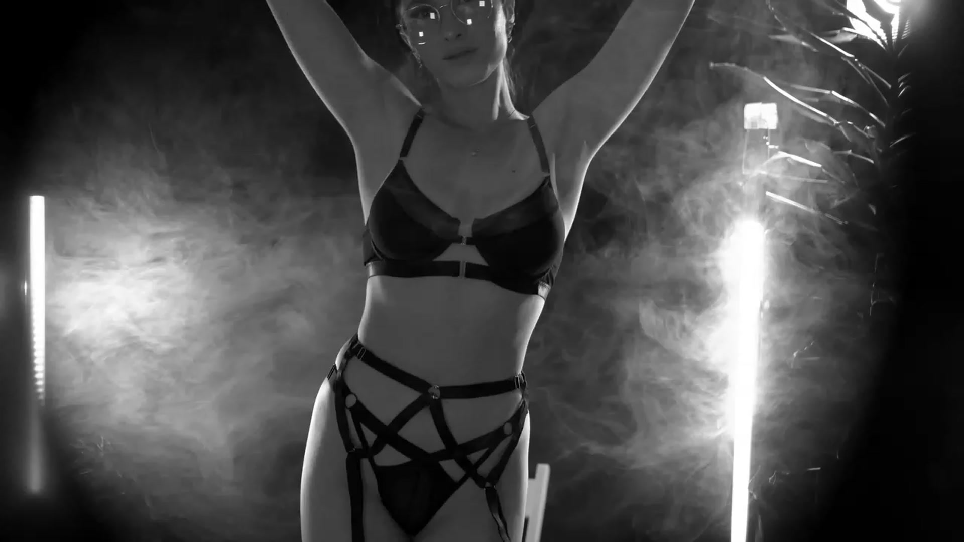 Gallery image thumbnail from Artlene's myfreecams stream on, 06/20/2023, 02:38 image 13 of 20