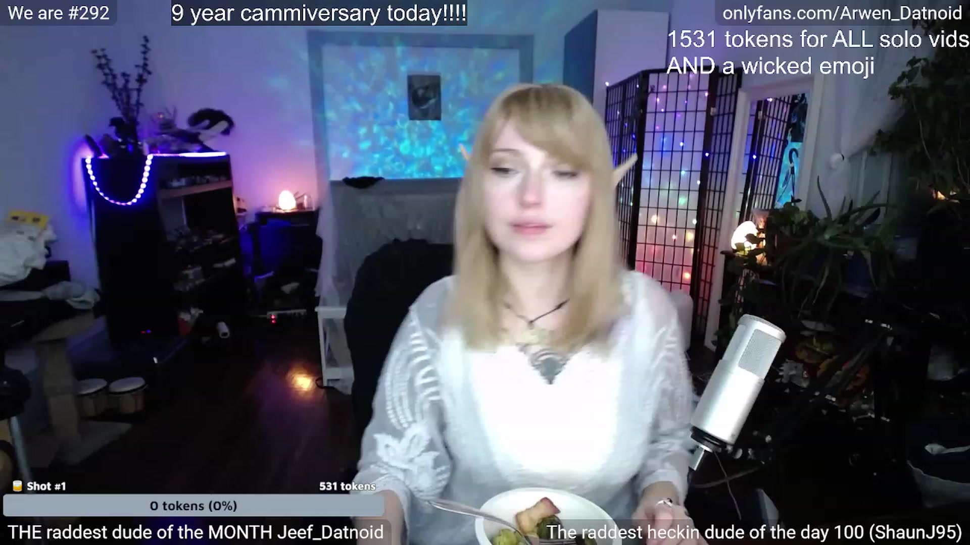 Gallery image thumbnail from Arwen_Datnoid's myfreecams stream on, 12/17/2022, 03:49 image 3 of 20