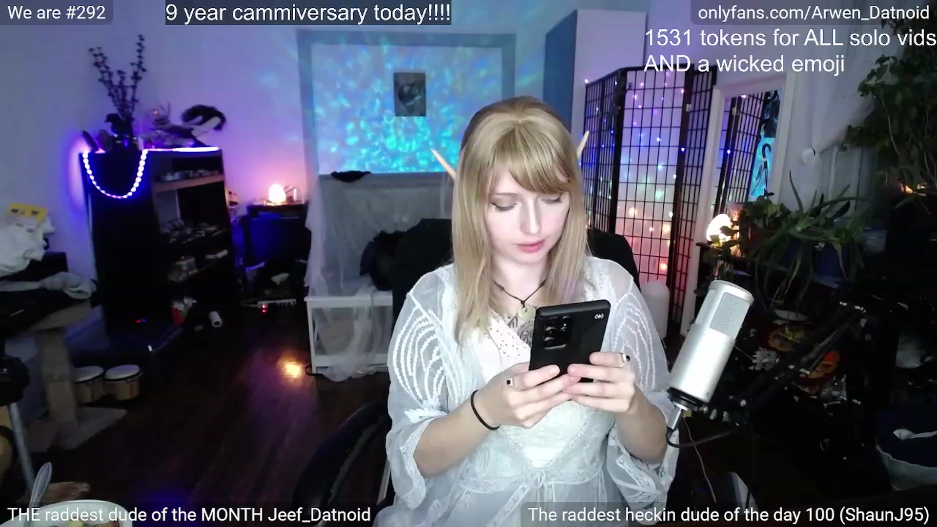 Gallery image thumbnail from Arwen_Datnoid's myfreecams stream on, 12/17/2022, 03:49 image 1 of 20
