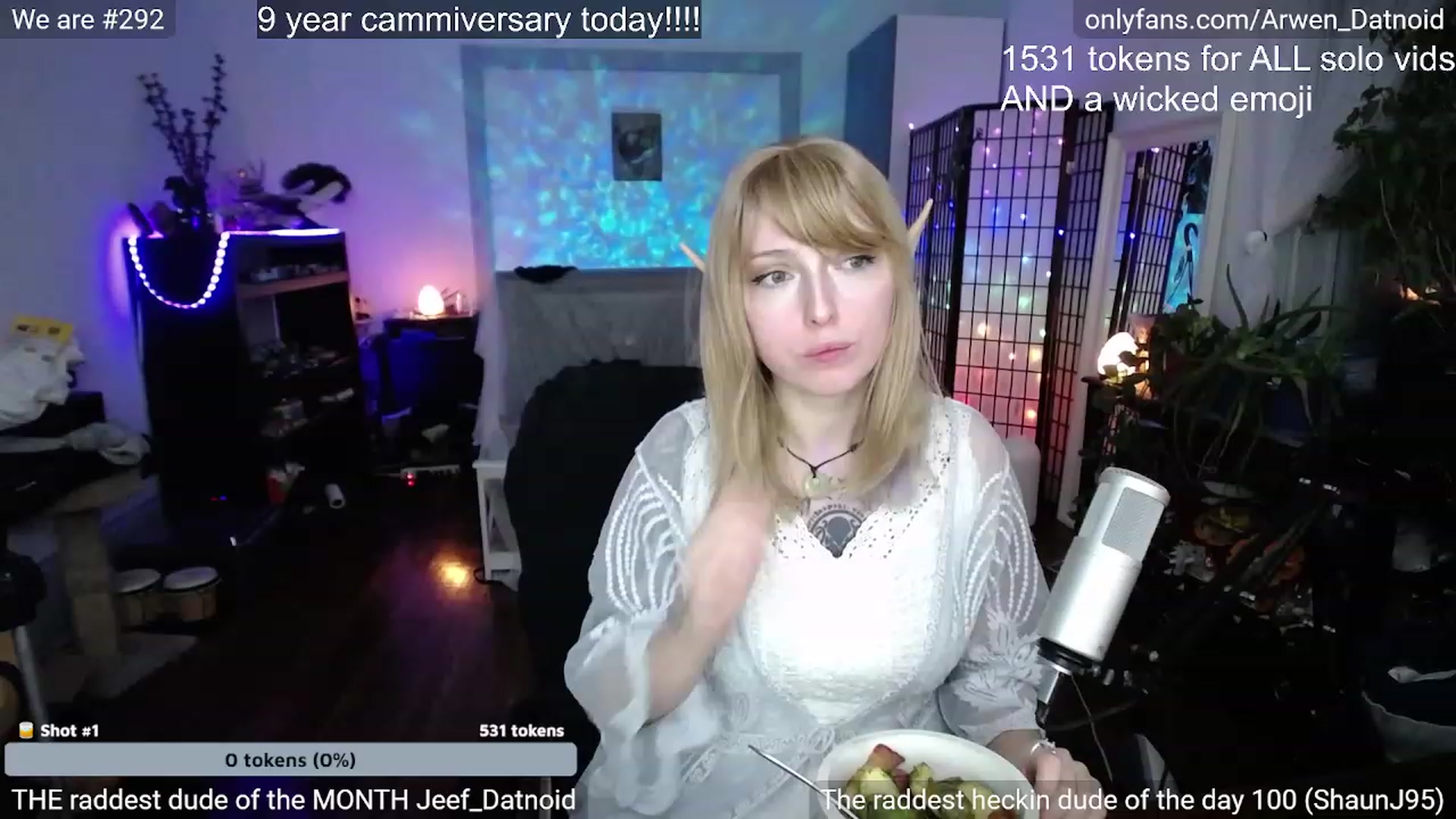 Gallery image thumbnail from Arwen_Datnoid's myfreecams stream on, 12/17/2022, 03:49 image 2 of 20