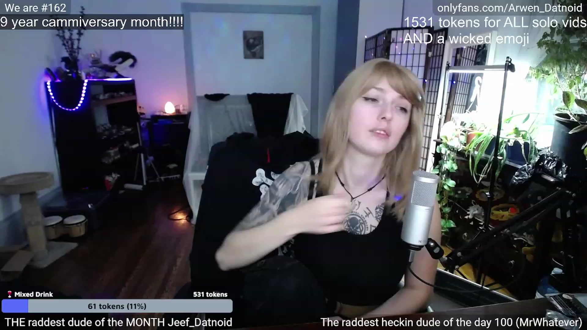 Gallery image thumbnail from Arwen_Datnoid's myfreecams stream on, 12/18/2022, 05:12 image 3 of 20