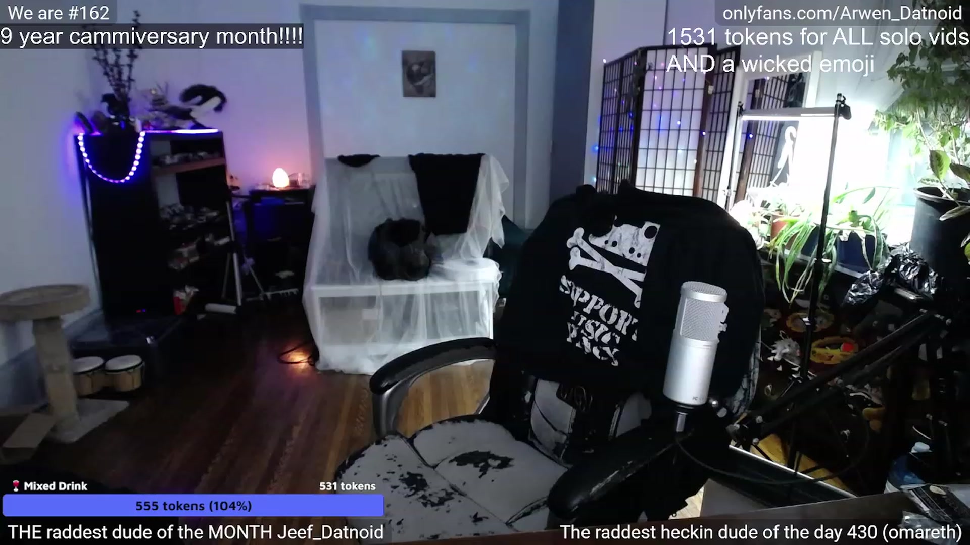 Gallery image thumbnail from Arwen_Datnoid's myfreecams stream on, 12/18/2022, 05:12 image 5 of 20