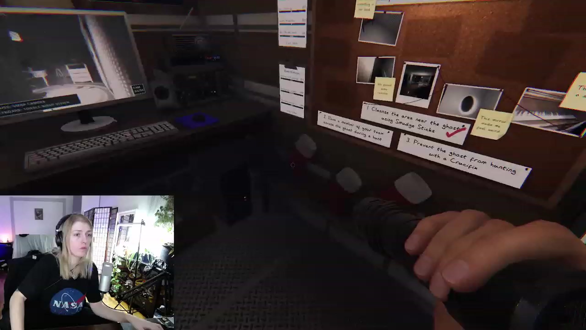 Gallery image thumbnail from Arwen_Datnoid's myfreecams stream on, 12/19/2022, 04:13 image 9 of 20