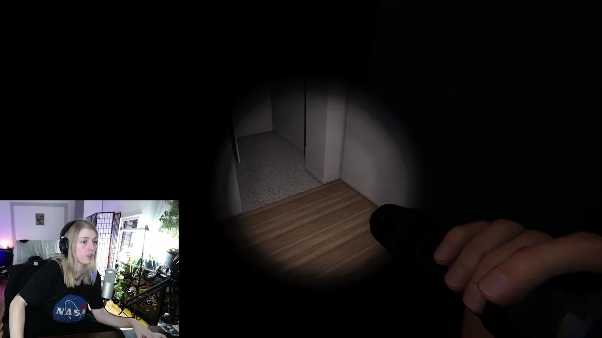 Gallery image thumbnail from Arwen_Datnoid's myfreecams stream on, 12/19/2022, 04:13 image 8 of 20