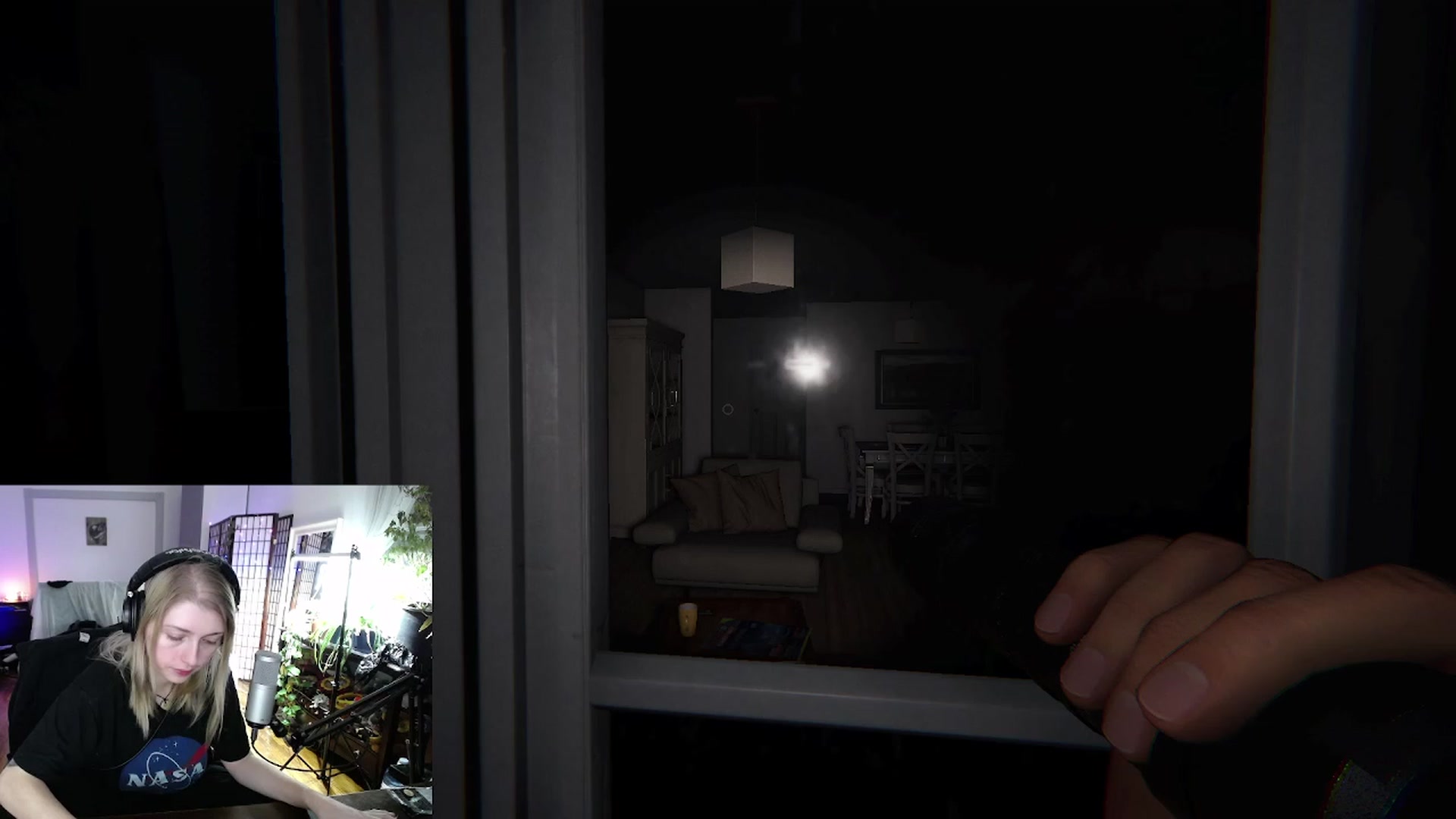 Gallery image thumbnail from Arwen_Datnoid's myfreecams stream on, 12/19/2022, 04:13 image 11 of 20