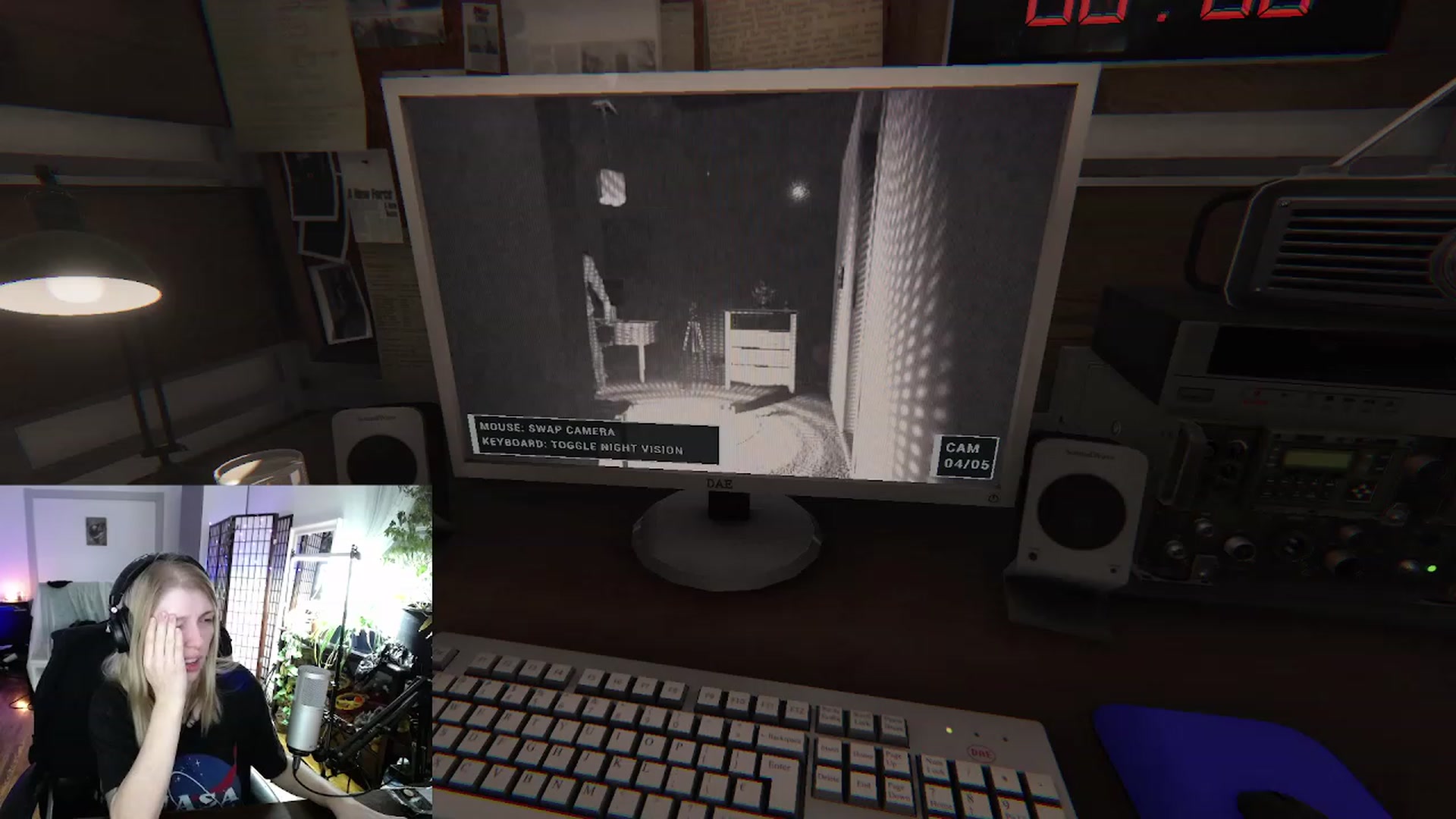 Gallery image thumbnail from Arwen_Datnoid's myfreecams stream on, 12/19/2022, 04:13 image 1 of 20