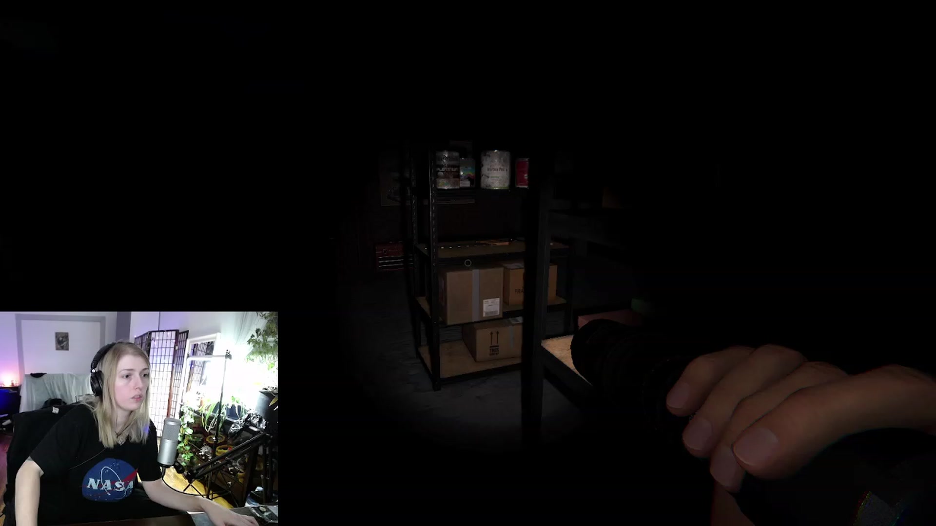 Gallery image thumbnail from Arwen_Datnoid's myfreecams stream on, 12/19/2022, 04:13 image 7 of 20