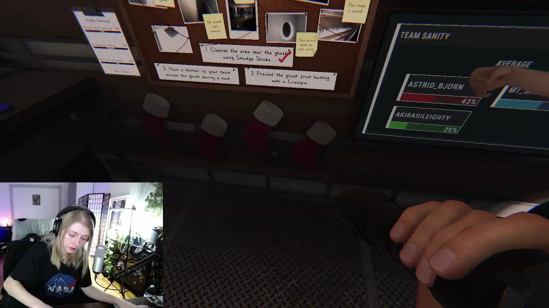 Gallery image thumbnail from Arwen_Datnoid's myfreecams stream on, 12/19/2022, 04:13 image 16 of 20