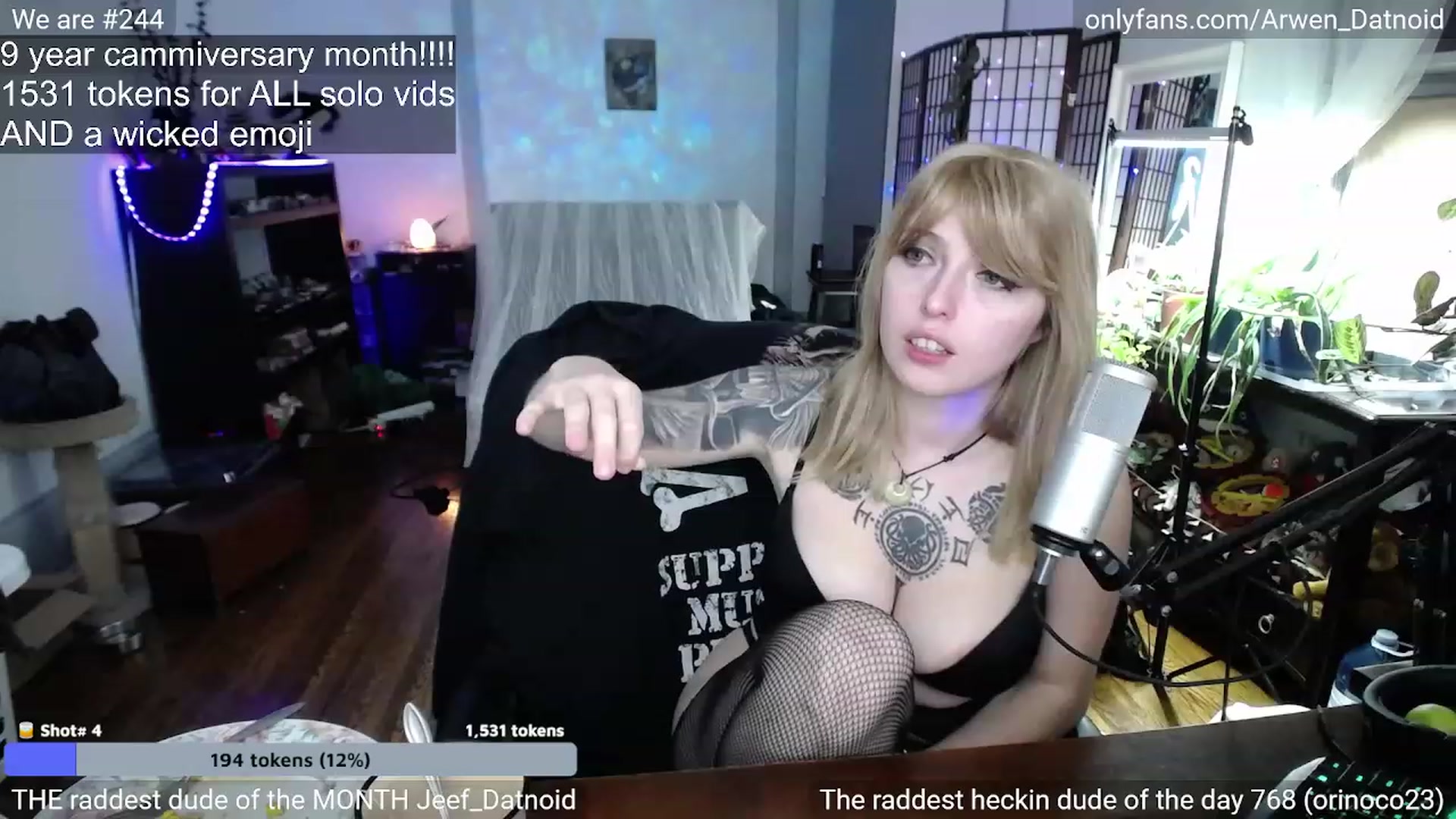 Gallery image thumbnail from Arwen_Datnoid's myfreecams stream on, 12/24/2022, 07:12 image 19 of 20