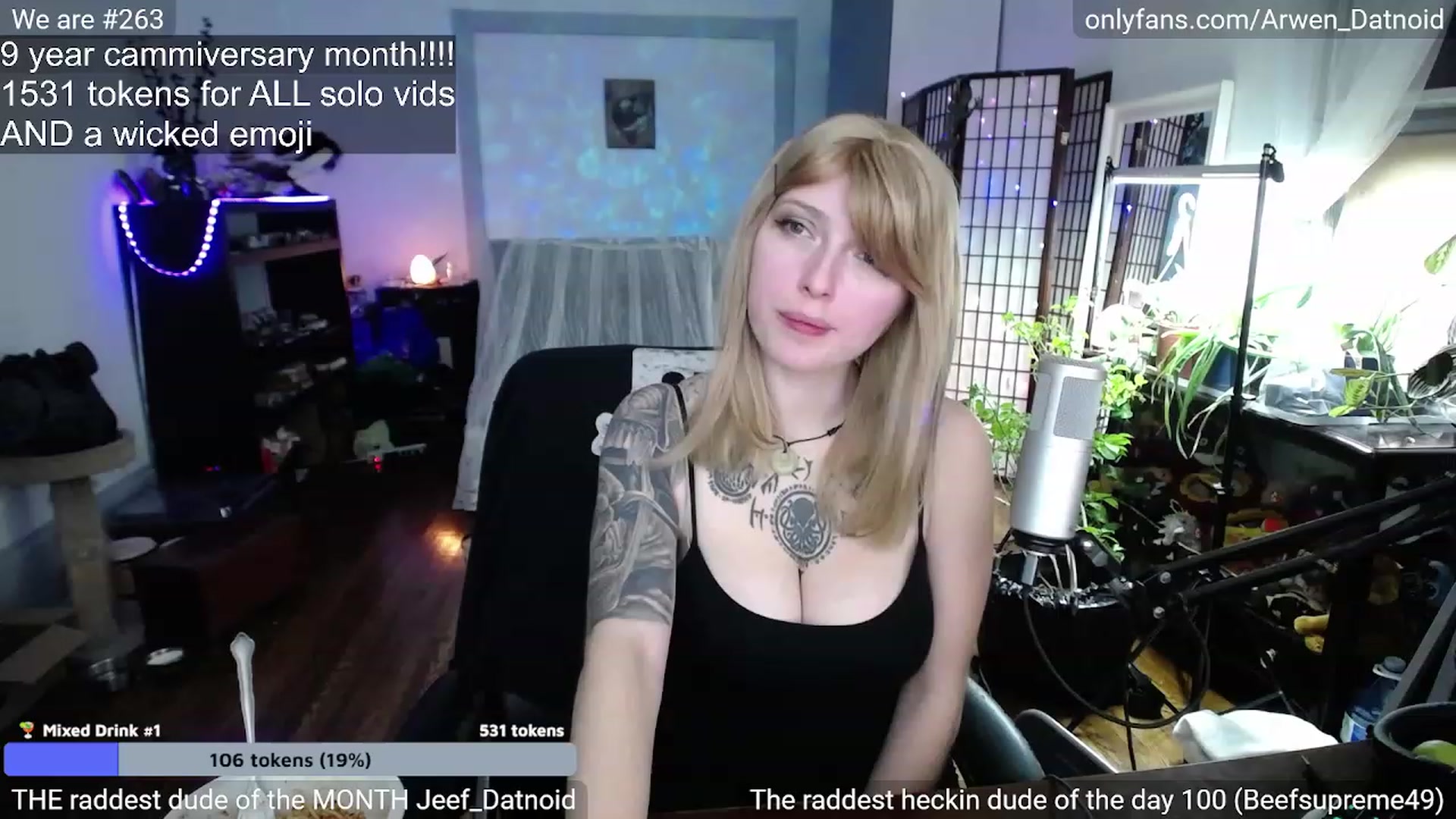 Gallery image thumbnail from Arwen_Datnoid's myfreecams stream on, 12/25/2022, 07:35 image 1 of 20