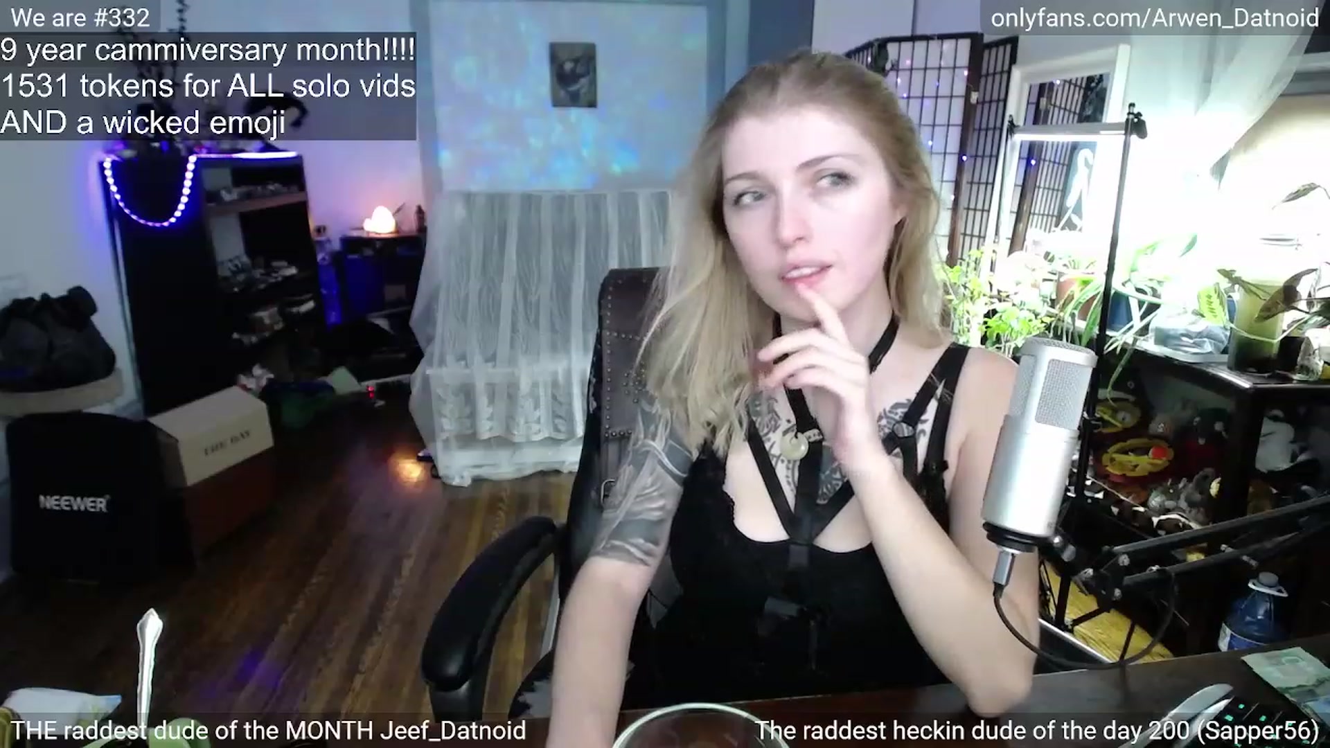 Gallery image thumbnail from Arwen_Datnoid's myfreecams stream on, 12/30/2022, 06:02 image 16 of 20