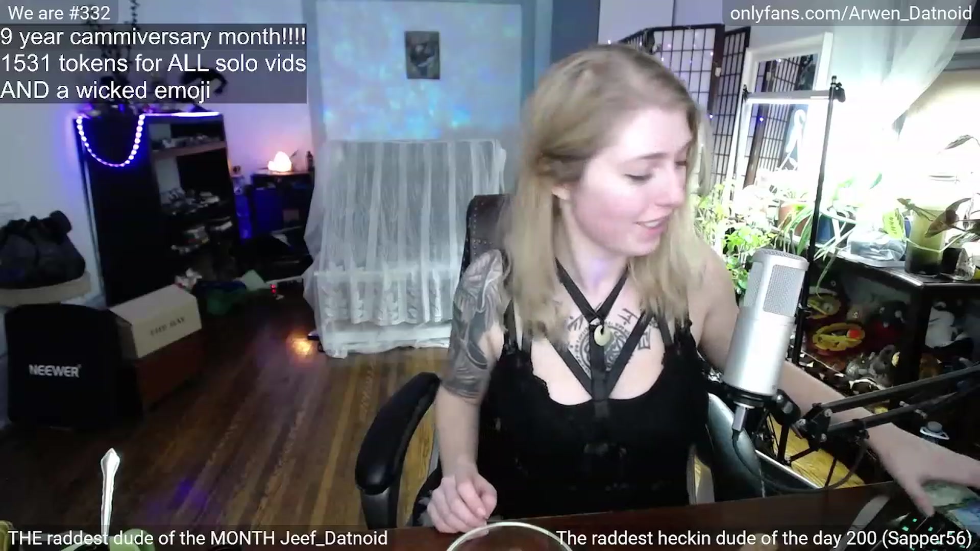 Gallery image thumbnail from Arwen_Datnoid's myfreecams stream on, 12/30/2022, 06:02 image 12 of 20