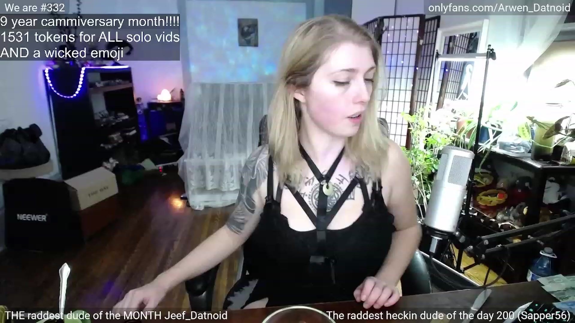Gallery image thumbnail from Arwen_Datnoid's myfreecams stream on, 12/30/2022, 06:02 image 10 of 20
