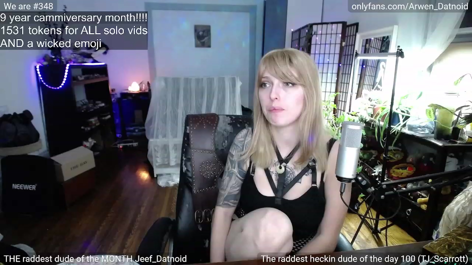 Gallery image thumbnail from Arwen_Datnoid's myfreecams stream on, 12/31/2022, 03:47 image 3 of 20