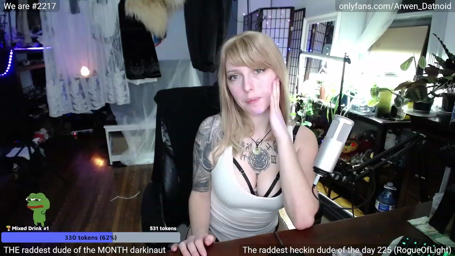 Gallery image thumbnail from Arwen_Datnoid's myfreecams stream on, 01/08/2023, 04:21 image 11 of 20