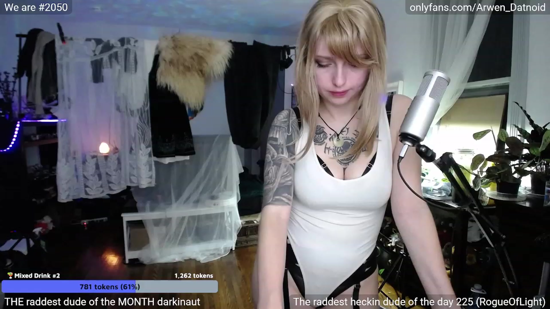 Gallery image thumbnail from Arwen_Datnoid's myfreecams stream on, 01/08/2023, 07:43 image 1 of 20