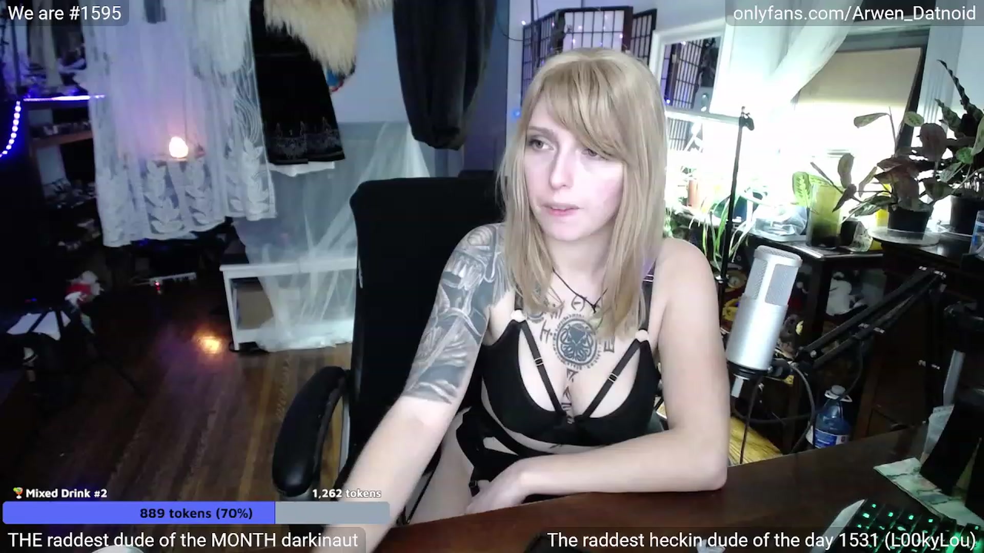 Gallery image thumbnail from Arwen_Datnoid's myfreecams stream on, 01/08/2023, 07:43 image 17 of 20