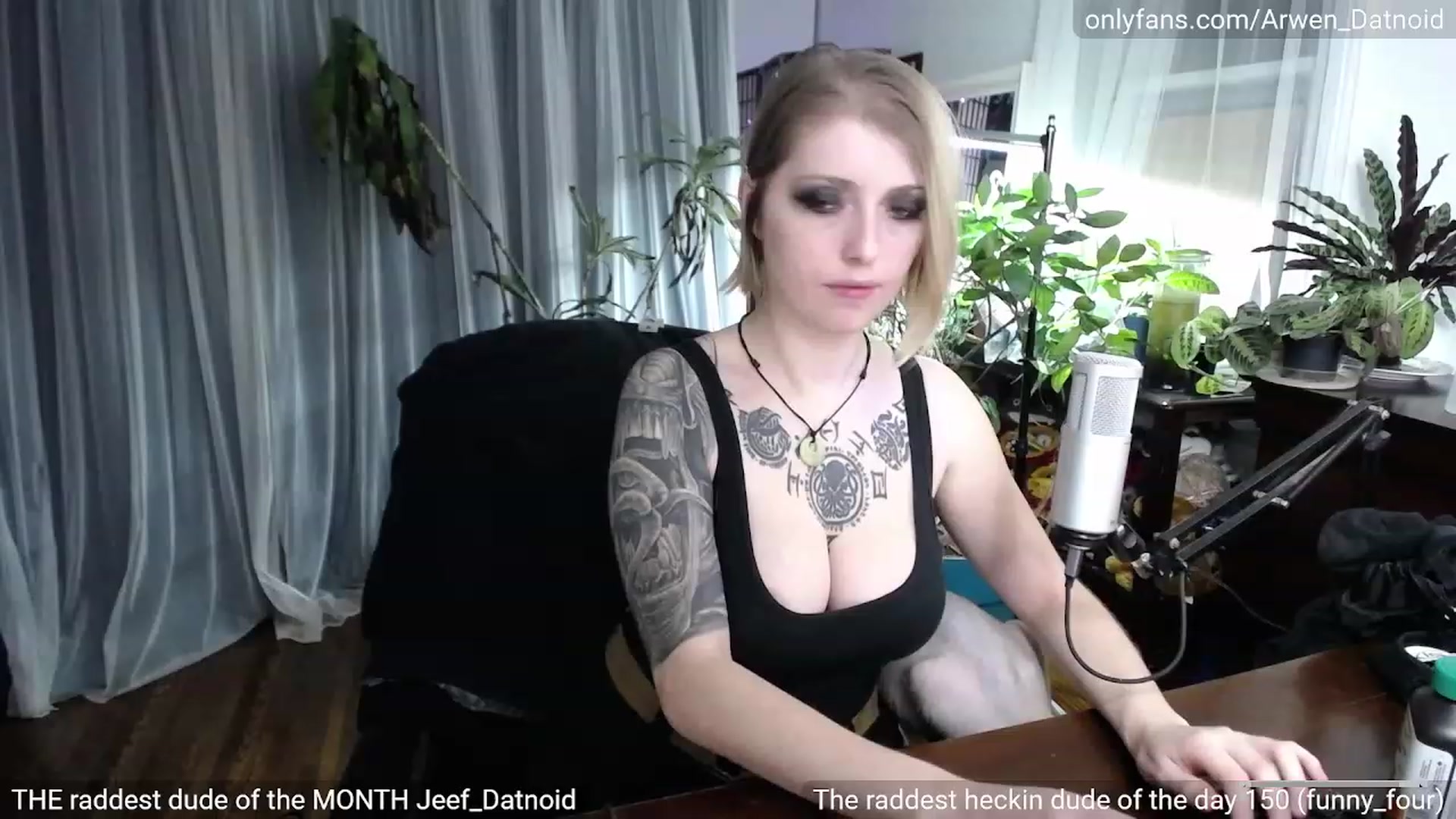 Gallery image thumbnail from Arwen_Datnoid's myfreecams stream on, 03/12/2023, 04:45 image 5 of 20