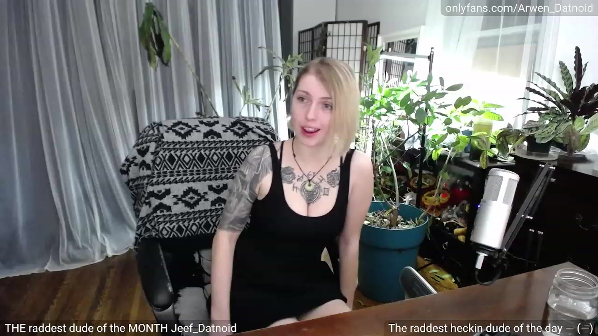 Gallery image thumbnail from Arwen_Datnoid's myfreecams stream on, 03/19/2023, 03:31 image 3 of 20