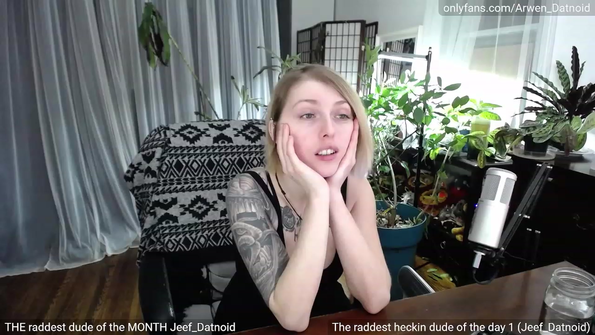Gallery image thumbnail from Arwen_Datnoid's myfreecams stream on, 03/19/2023, 03:31 image 4 of 20