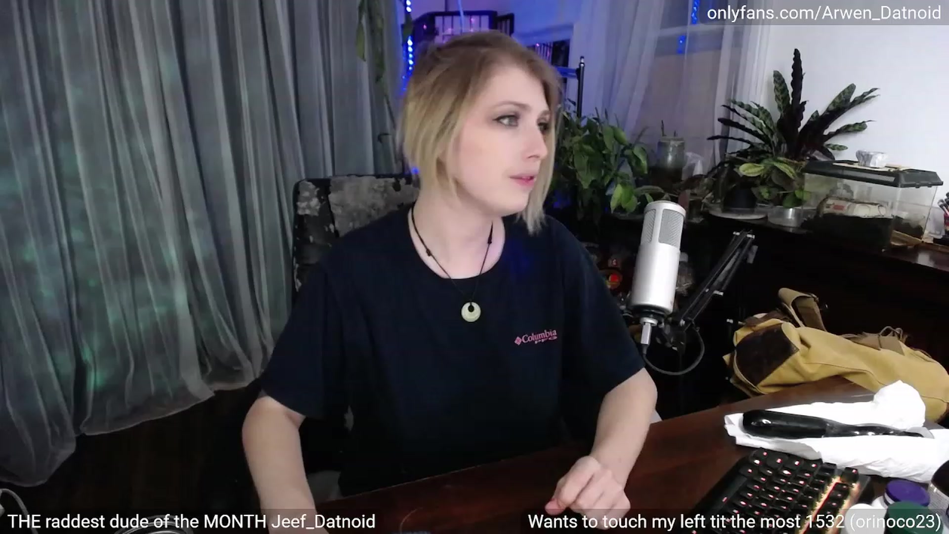 Gallery image thumbnail from Arwen_Datnoid's myfreecams stream on, 04/22/2023, 07:17 image 8 of 20