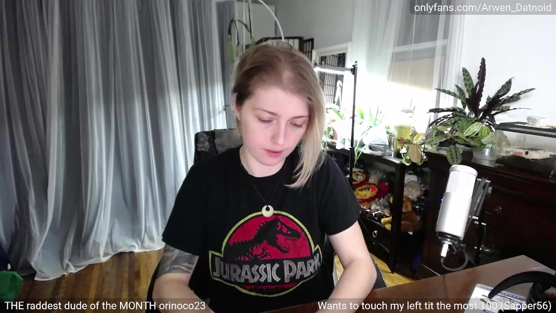 Gallery image thumbnail from Arwen_Datnoid's myfreecams stream on, 05/01/2023, 02:16 image 14 of 20