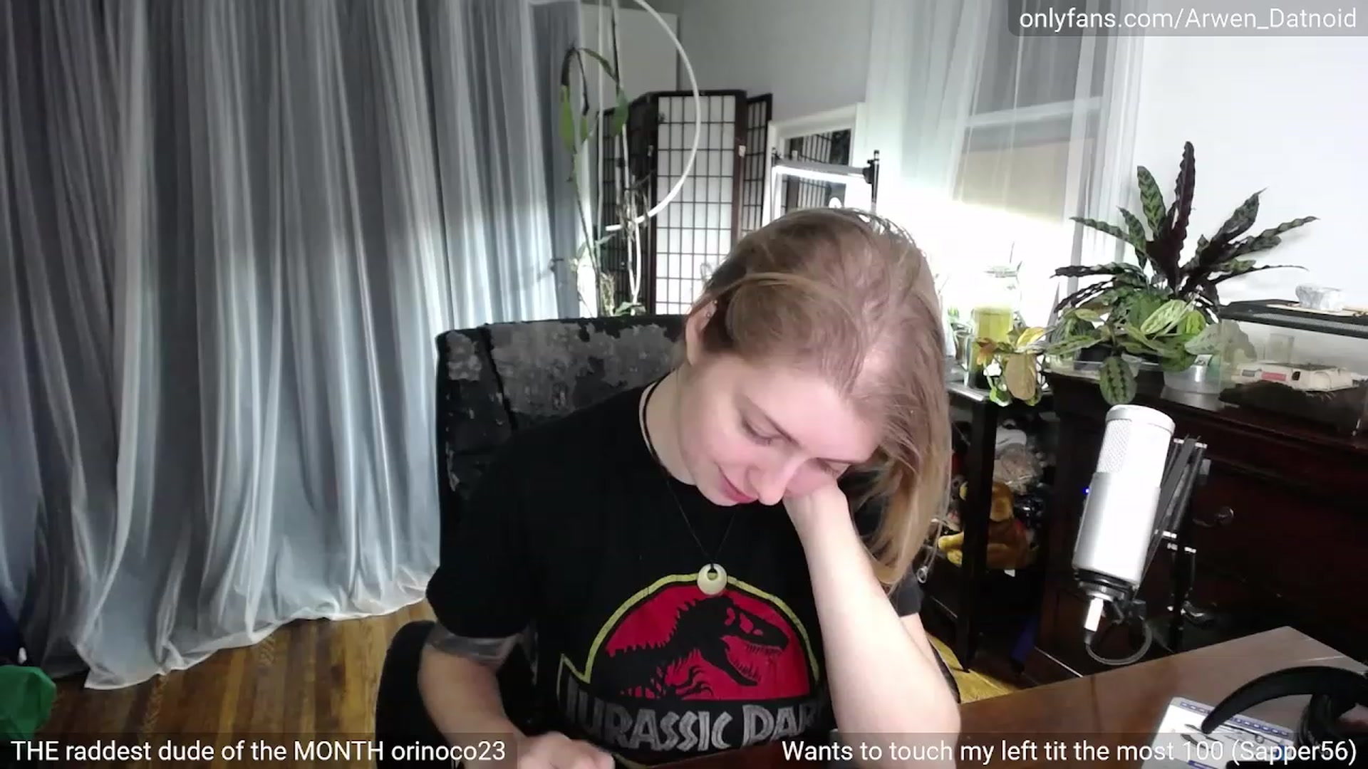 Gallery image thumbnail from Arwen_Datnoid's myfreecams stream on, 05/01/2023, 02:16 image 17 of 20