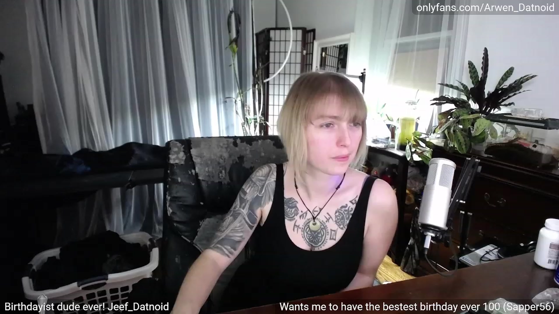Gallery image thumbnail from Arwen_Datnoid's myfreecams stream on, 05/12/2023, 03:03 image 16 of 20