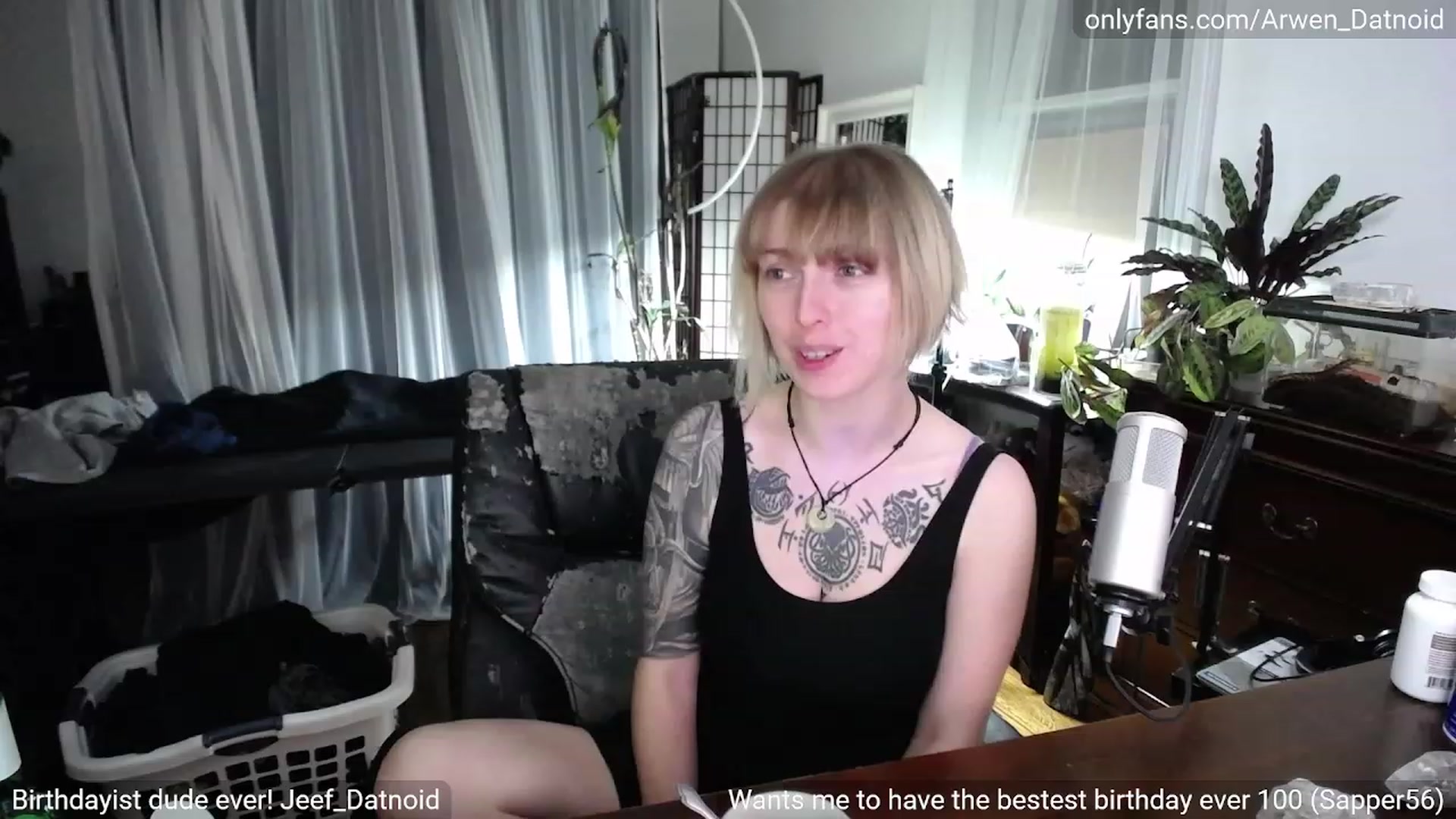 Gallery image thumbnail from Arwen_Datnoid's myfreecams stream on, 05/12/2023, 03:03 image 3 of 20