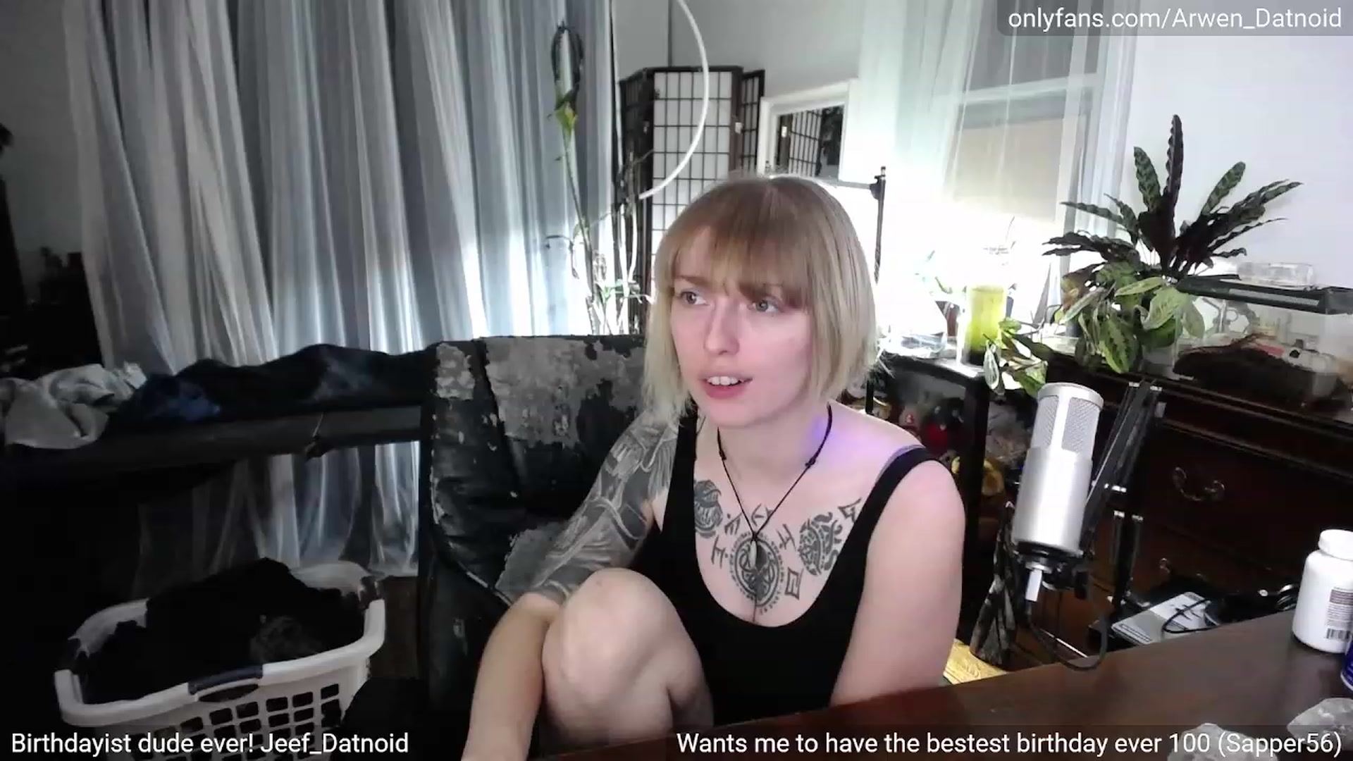 Gallery image thumbnail from Arwen_Datnoid's myfreecams stream on, 05/12/2023, 03:03 image 10 of 20