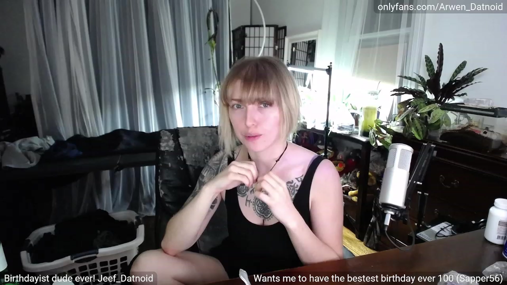 Gallery image thumbnail from Arwen_Datnoid's myfreecams stream on, 05/12/2023, 03:03 image 6 of 20