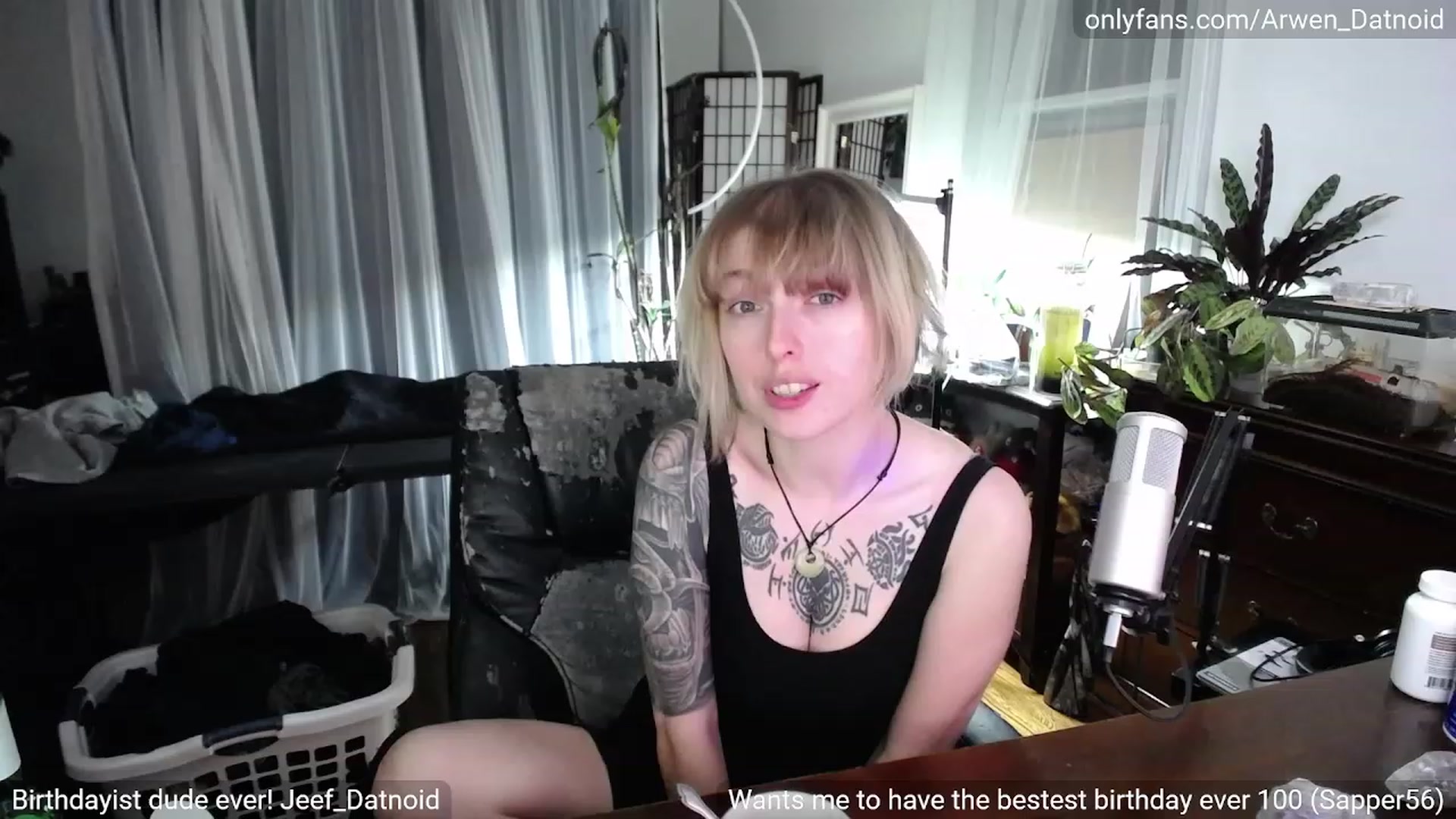 Gallery image thumbnail from Arwen_Datnoid's myfreecams stream on, 05/12/2023, 03:03 image 2 of 20