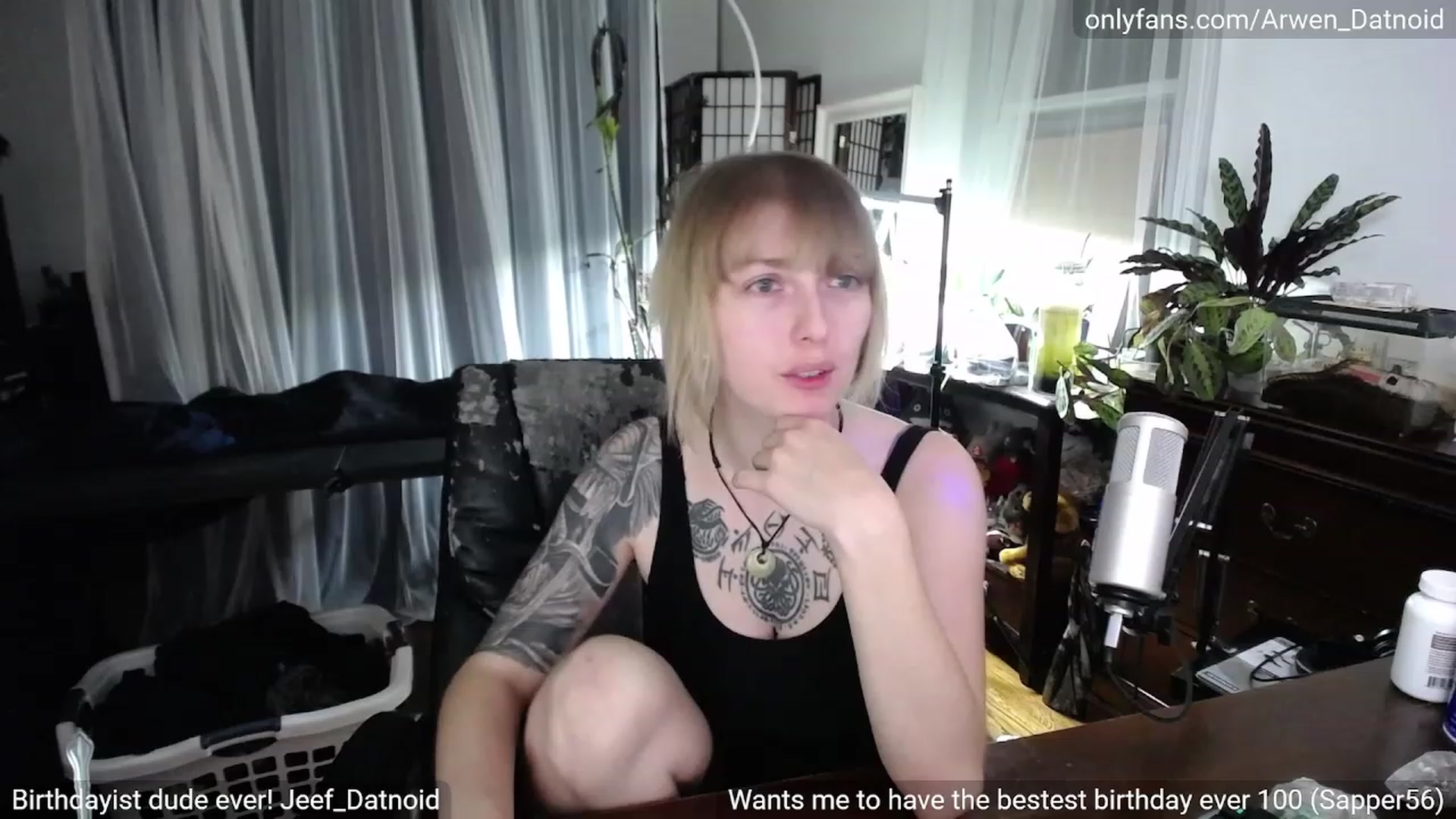 Gallery image thumbnail from Arwen_Datnoid's myfreecams stream on, 05/12/2023, 03:03 image 18 of 20