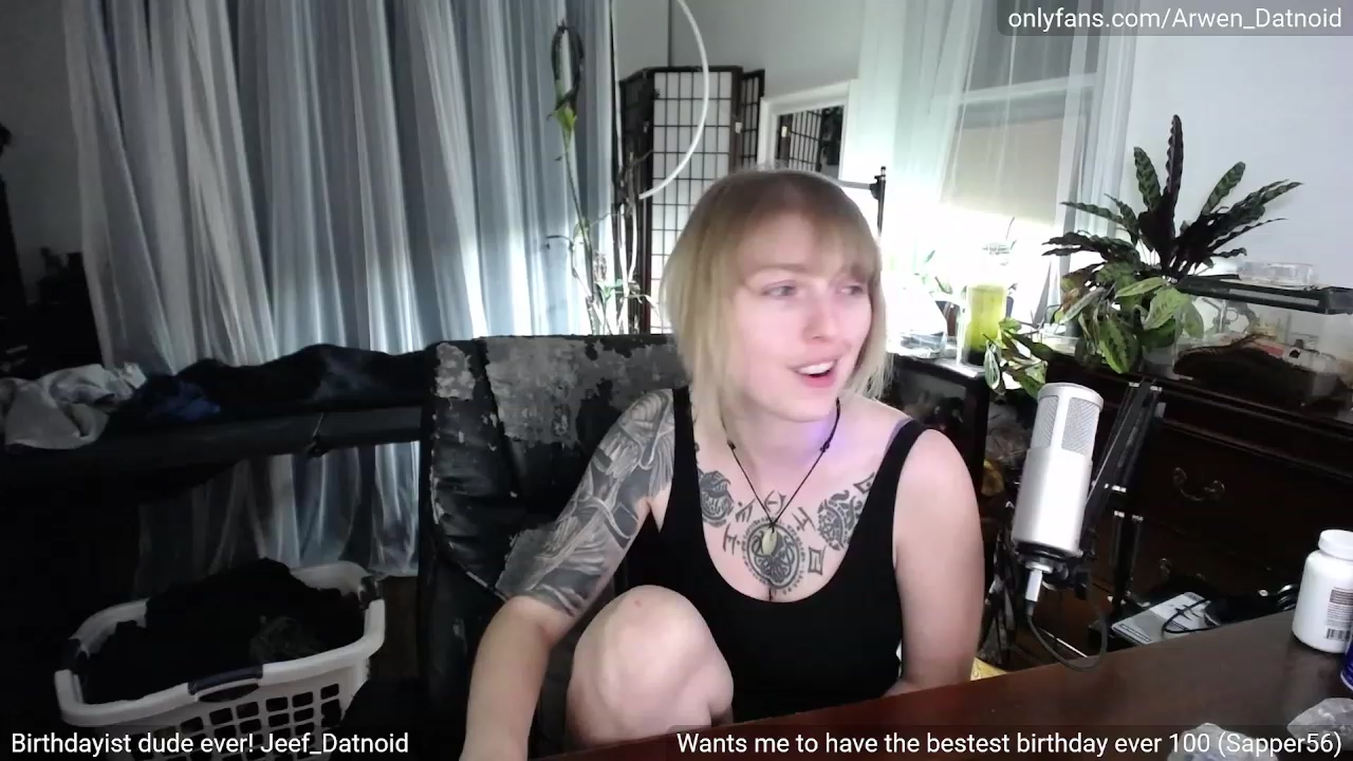 Gallery image thumbnail from Arwen_Datnoid's myfreecams stream on, 05/12/2023, 03:03 image 9 of 20