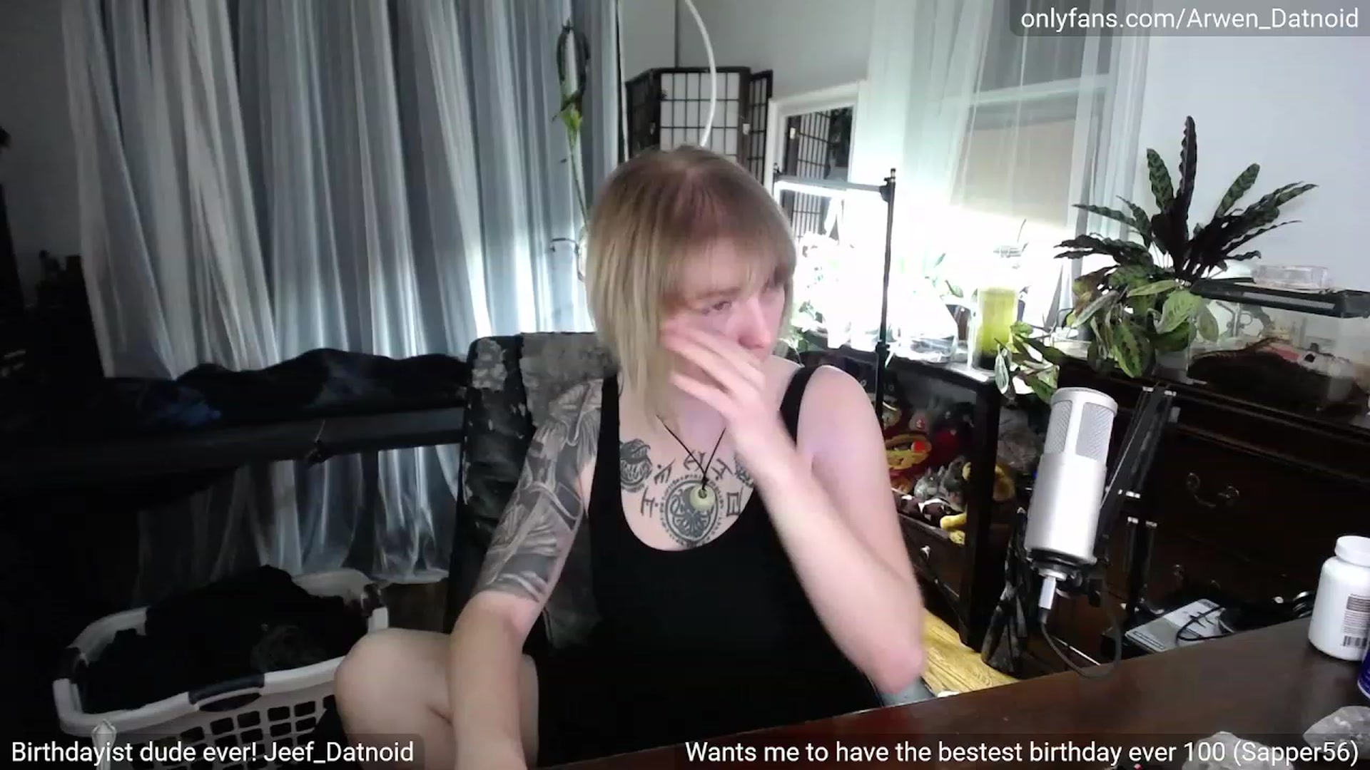 Gallery image thumbnail from Arwen_Datnoid's myfreecams stream on, 05/12/2023, 03:03 image 12 of 20
