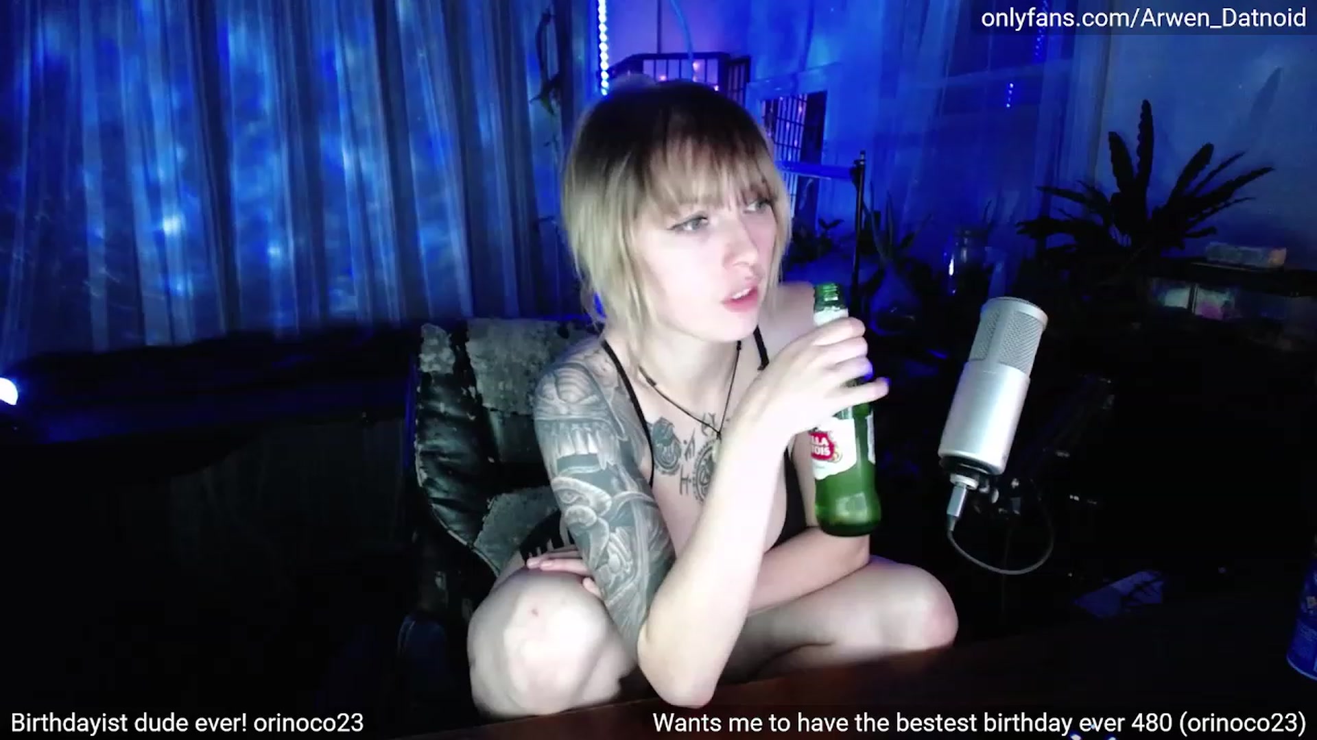 Gallery image thumbnail from Arwen_Datnoid's myfreecams stream on, 05/13/2023, 04:19 image 7 of 20