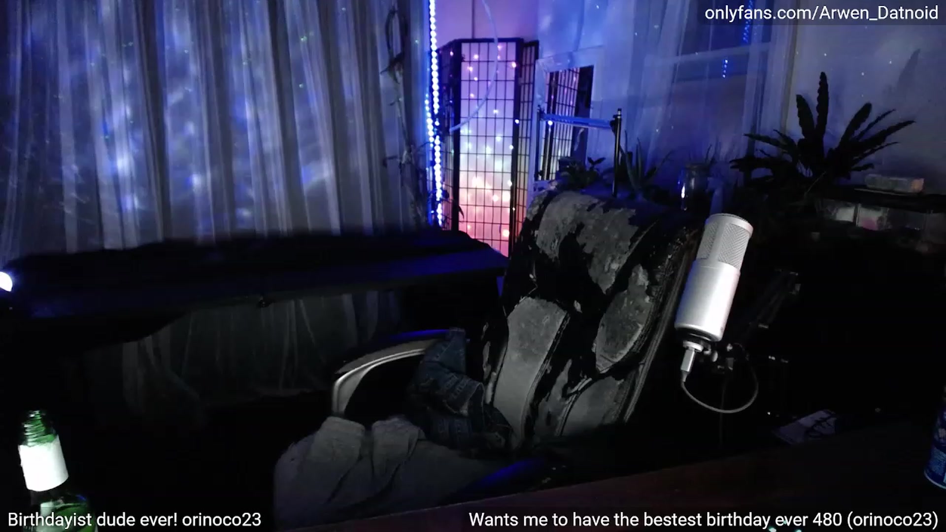 Gallery image thumbnail from Arwen_Datnoid's myfreecams stream on, 05/13/2023, 04:19 image 3 of 20