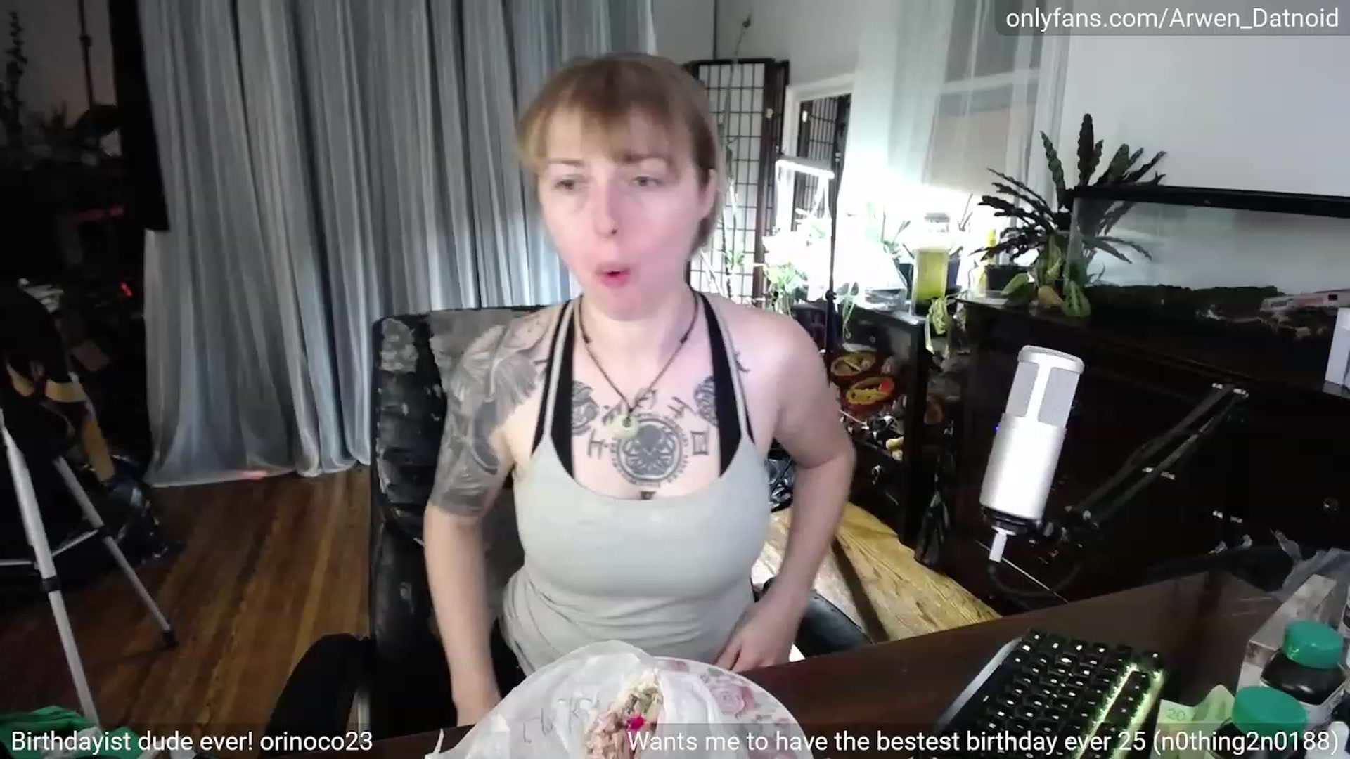 Gallery image thumbnail from Arwen_Datnoid's myfreecams stream on, 05/27/2023, 02:55 image 7 of 20