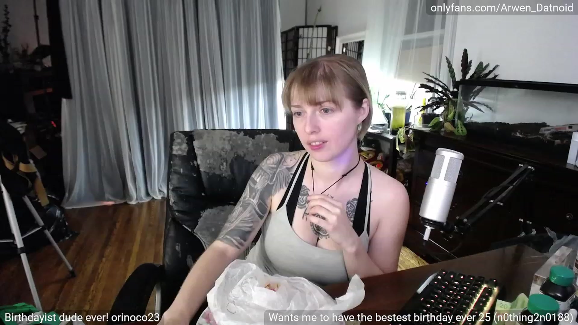 Gallery image thumbnail from Arwen_Datnoid's myfreecams stream on, 05/27/2023, 02:55 image 16 of 20