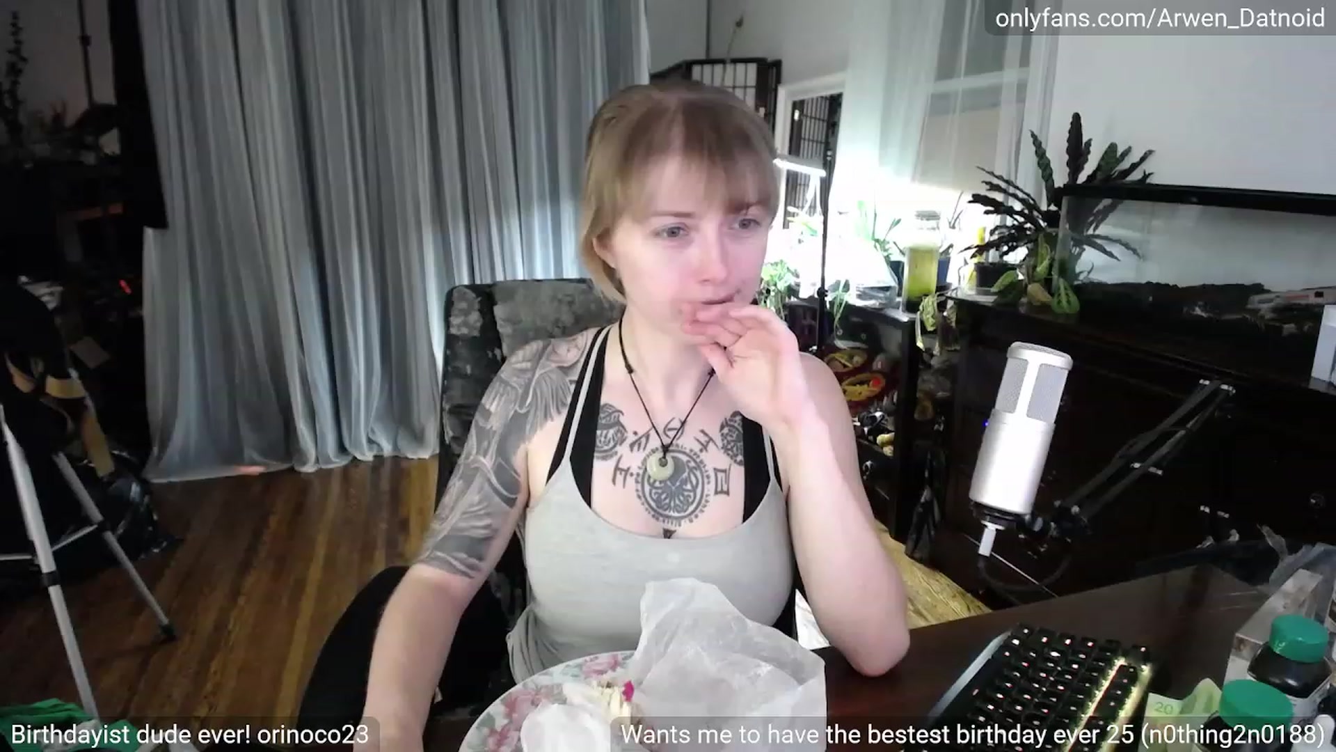 Gallery image thumbnail from Arwen_Datnoid's myfreecams stream on, 05/27/2023, 02:55 image 5 of 20