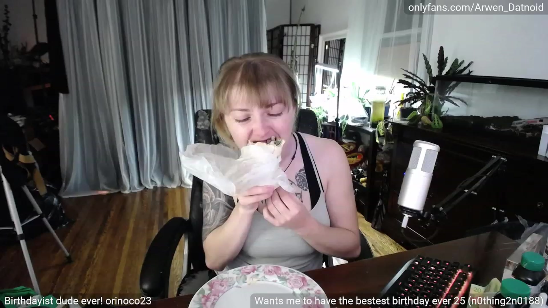 Gallery image thumbnail from Arwen_Datnoid's myfreecams stream on, 05/27/2023, 02:55 image 3 of 20