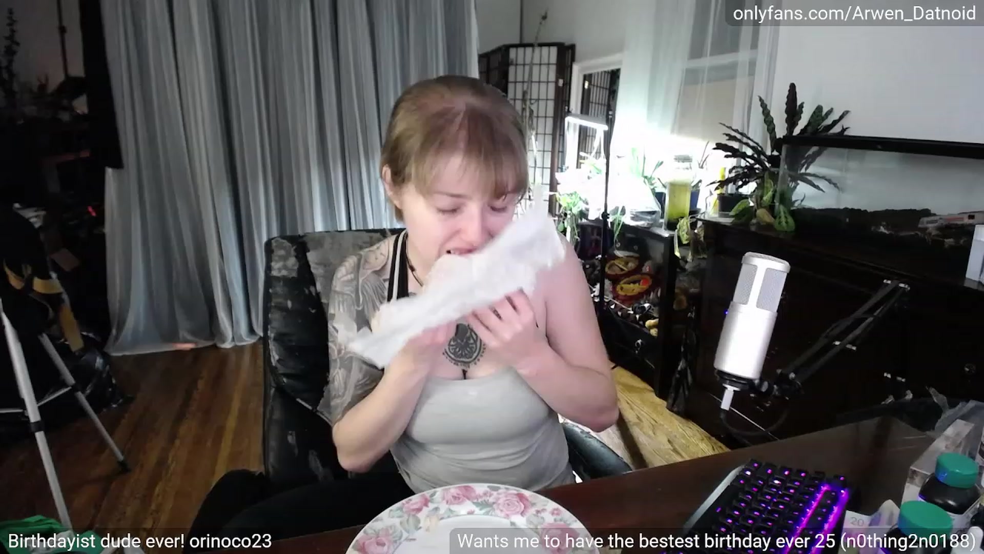 Gallery image thumbnail from Arwen_Datnoid's myfreecams stream on, 05/27/2023, 02:55 image 10 of 20