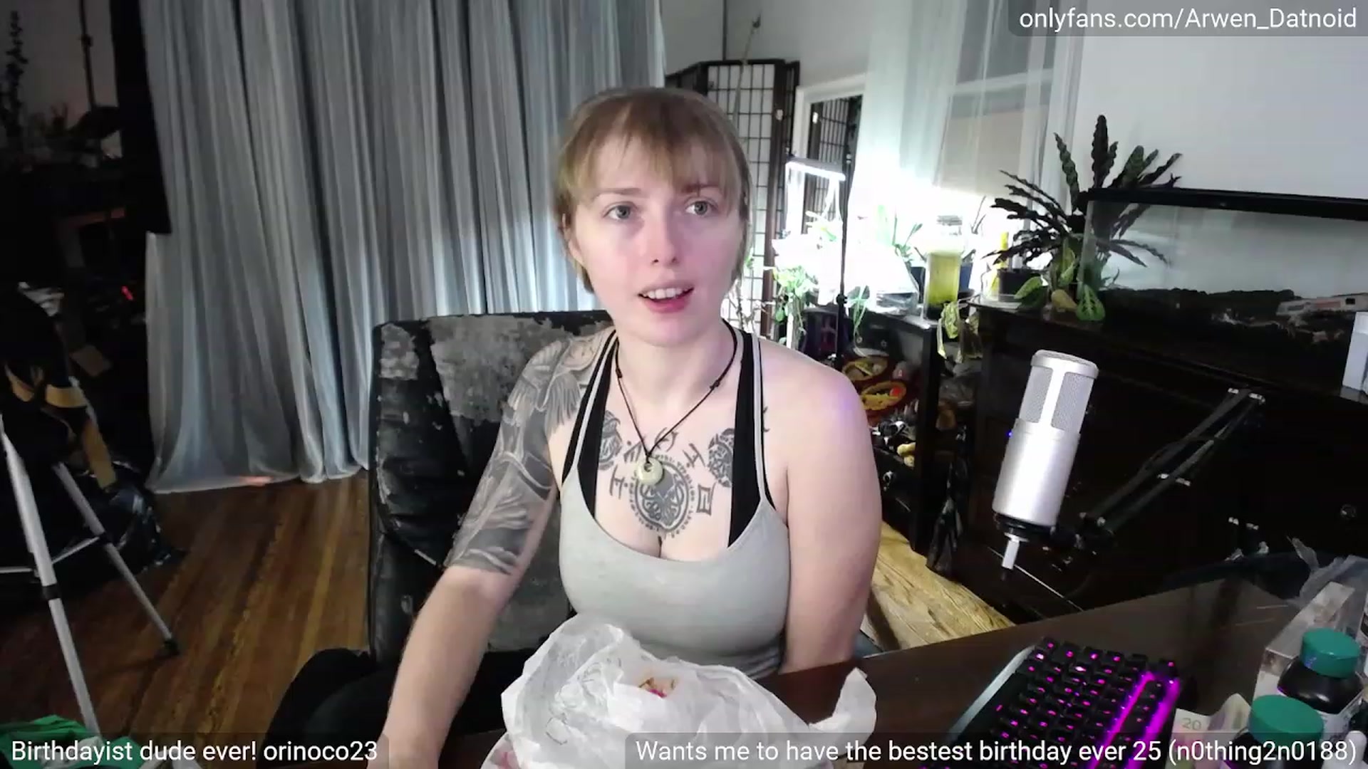 Gallery image thumbnail from Arwen_Datnoid's myfreecams stream on, 05/27/2023, 02:55 image 12 of 20