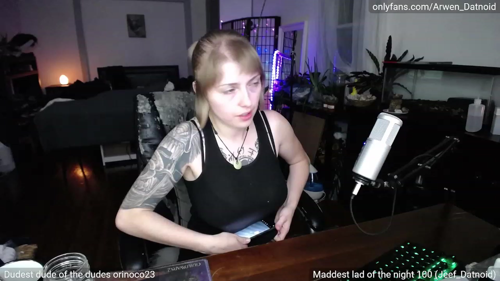 Gallery image thumbnail from Arwen_Datnoid's myfreecams stream on, 06/19/2023, 04:10 image 17 of 20