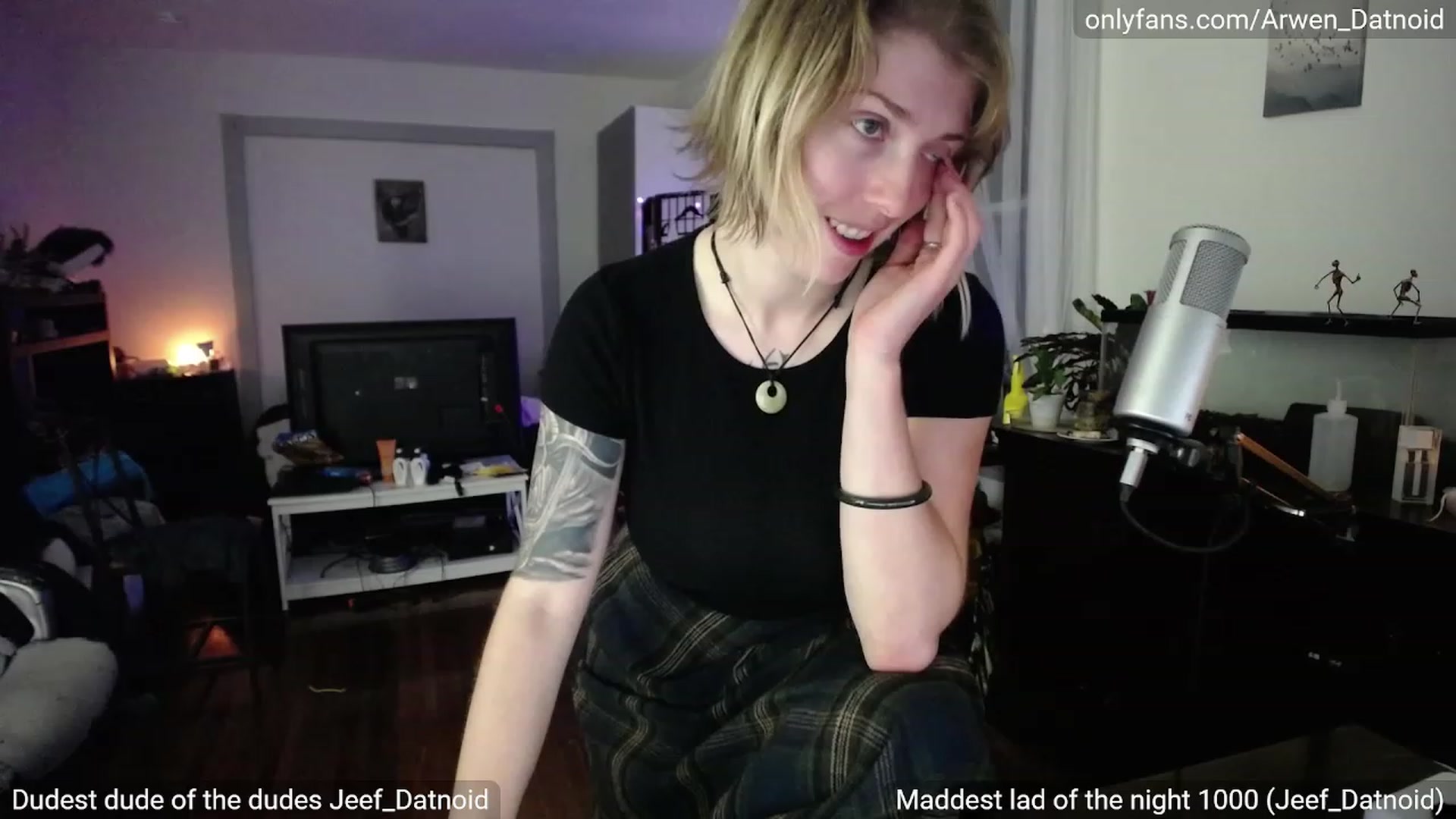 Gallery image thumbnail from Arwen_Datnoid's myfreecams stream on, 08/19/2023, 02:30 image 6 of 20