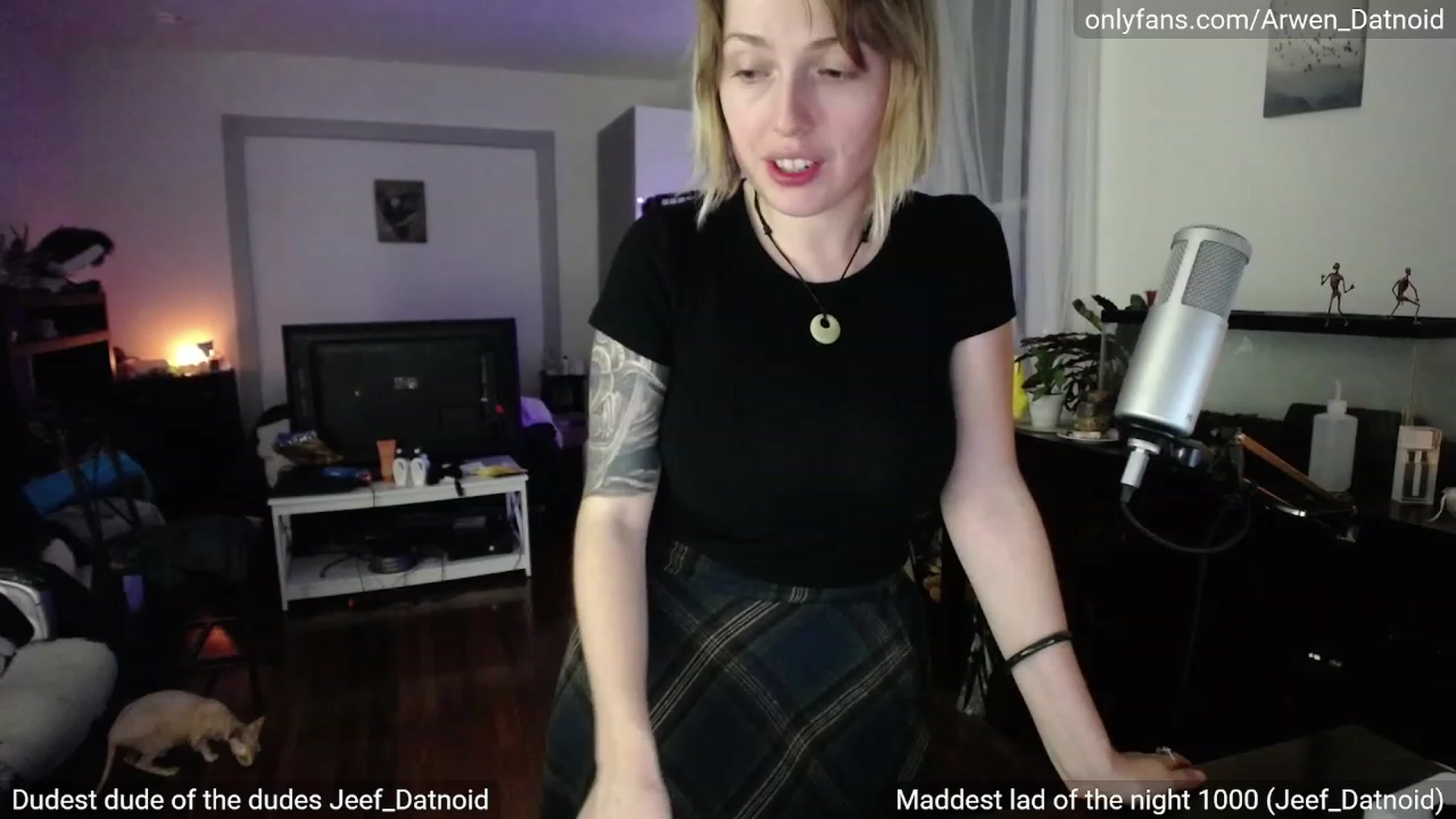 Gallery image thumbnail from Arwen_Datnoid's myfreecams stream on, 08/19/2023, 02:30 image 5 of 20