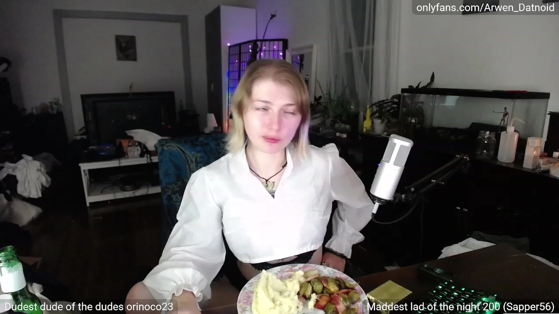 Gallery image thumbnail from Arwen_Datnoid's myfreecams stream on, 09/23/2023, 01:38 image 3 of 20
