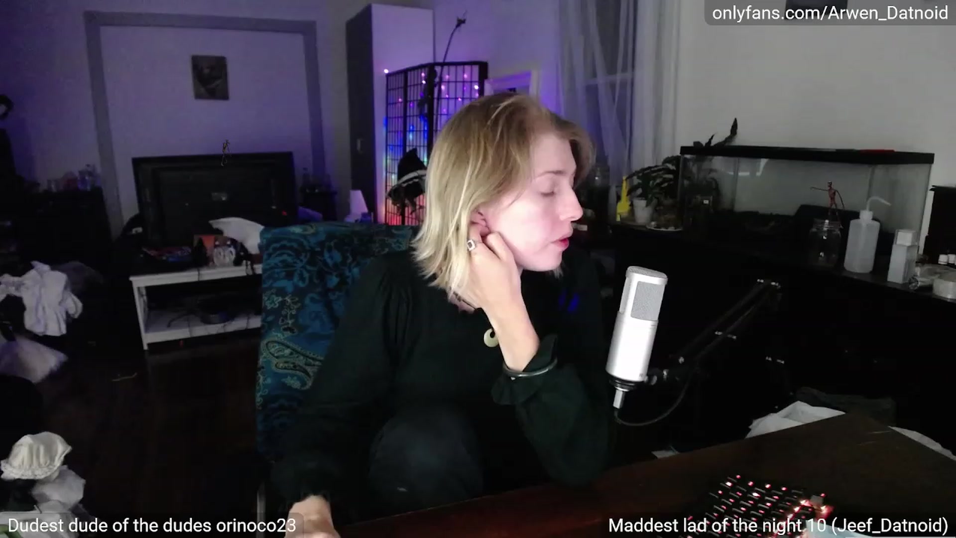 Gallery image thumbnail from Arwen_Datnoid's myfreecams stream on, 09/24/2023, 02:08 image 7 of 20