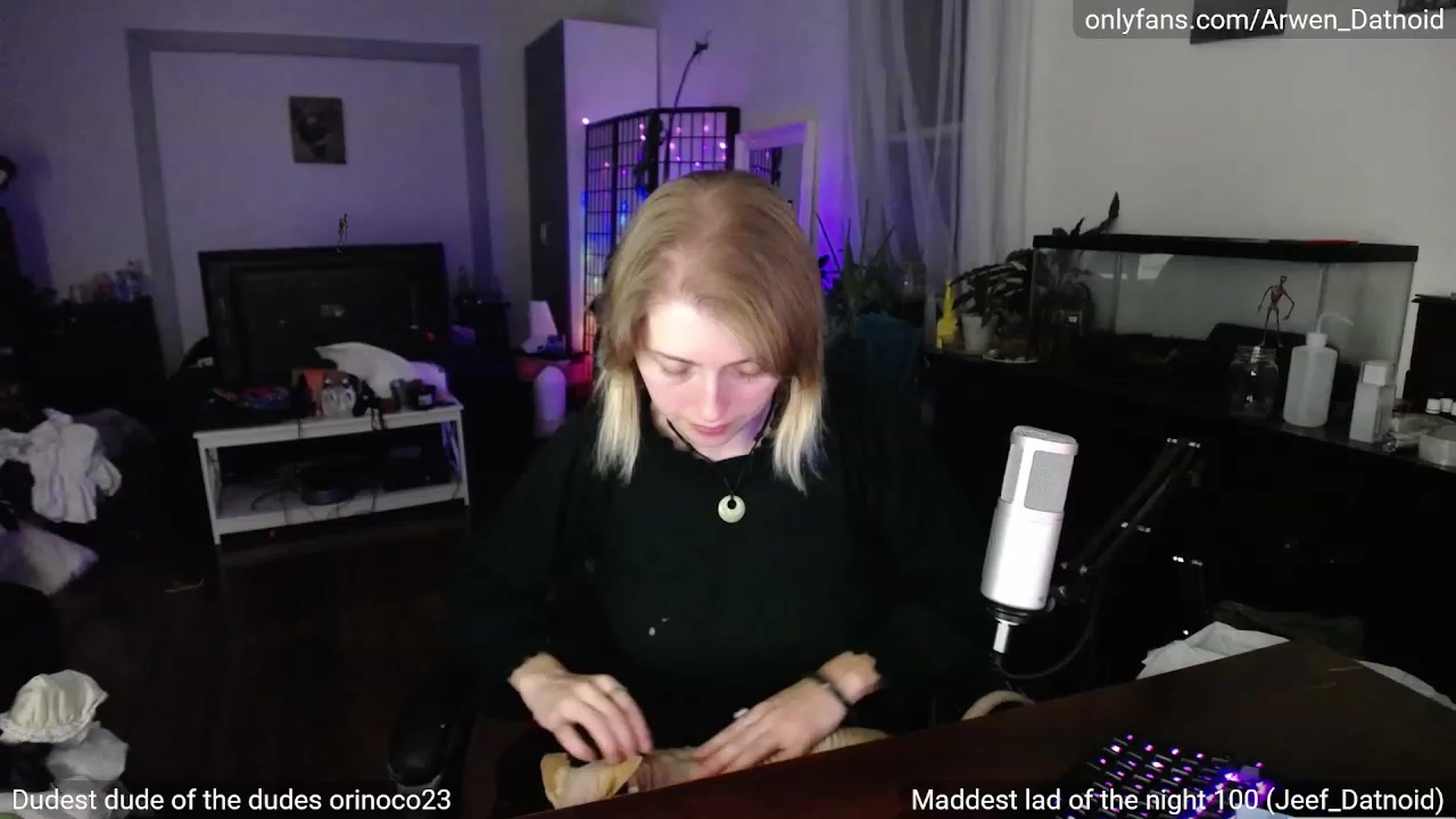 Gallery image thumbnail from Arwen_Datnoid's myfreecams stream on, 09/24/2023, 02:08 image 19 of 20